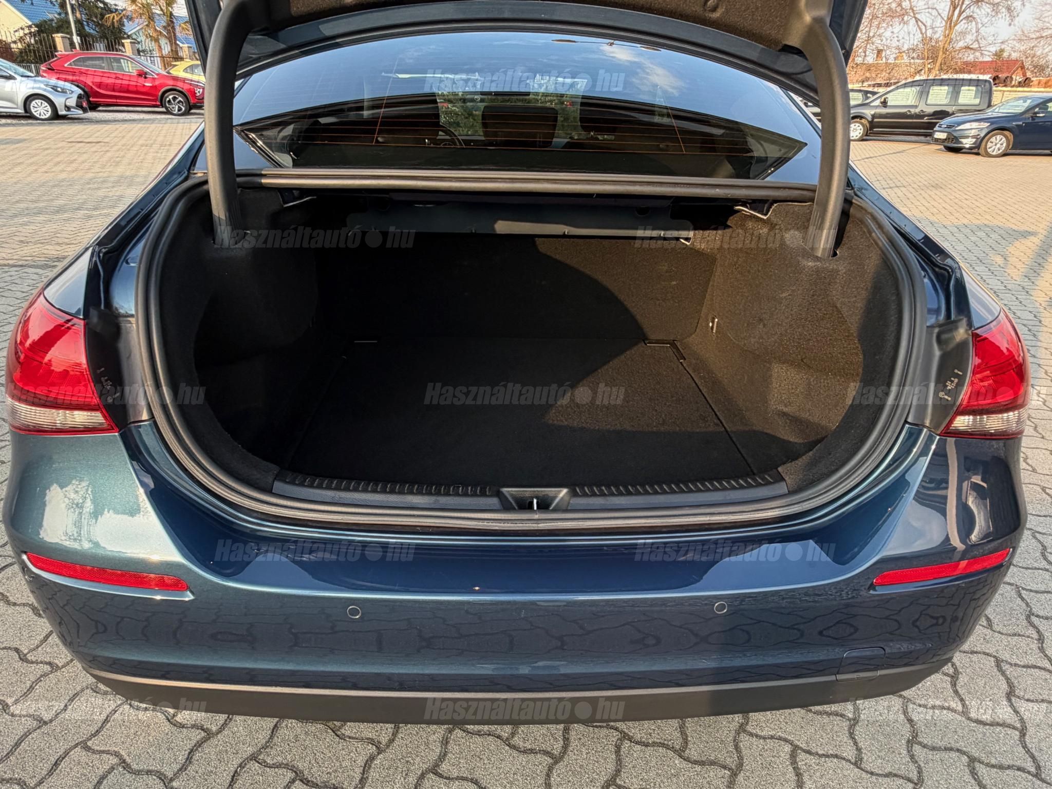 MERCEDES-BENZ A 180 d Style 7G-DCT Limuzin
