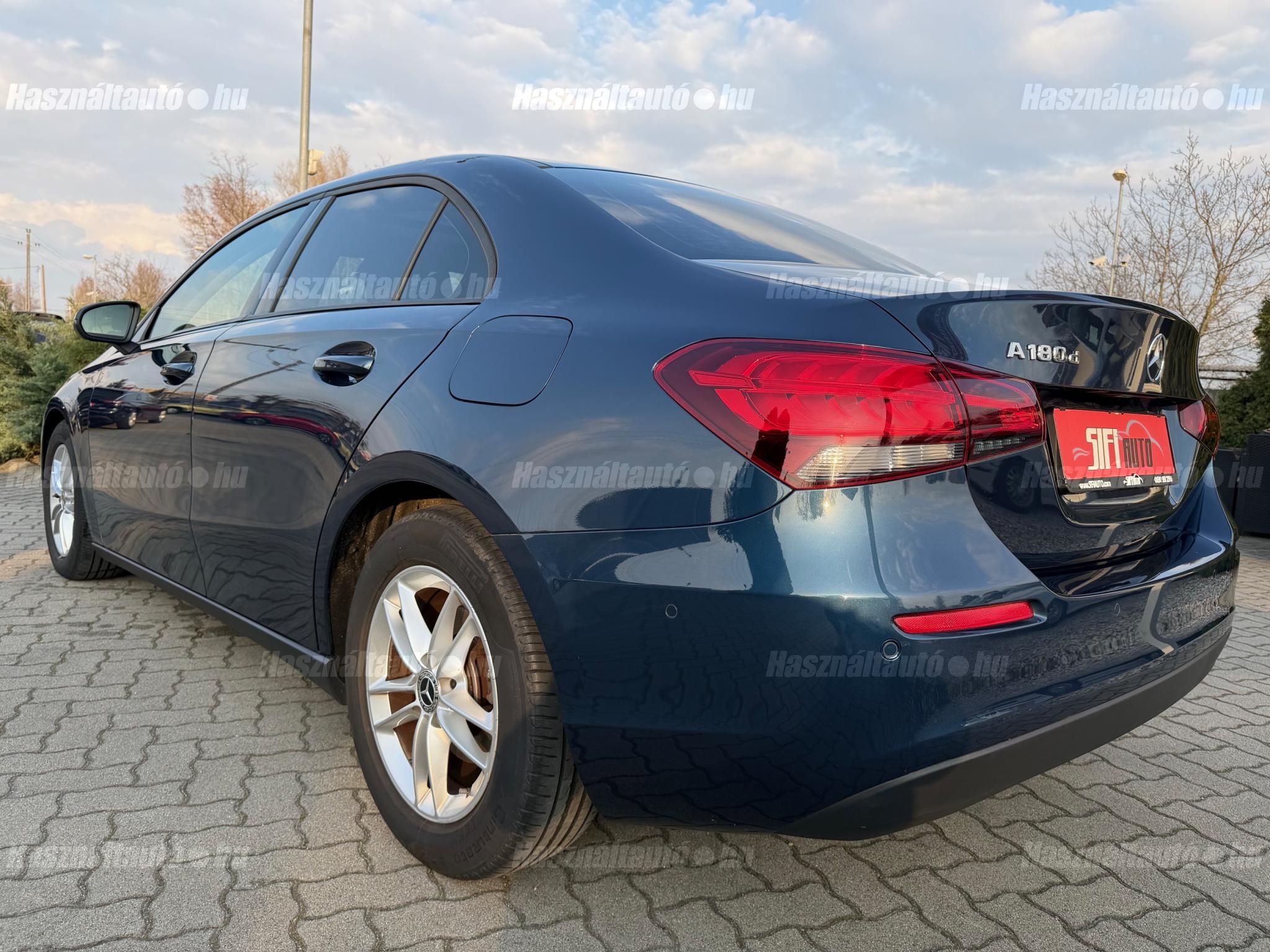 MERCEDES-BENZ A 180 d Style 7G-DCT Limuzin