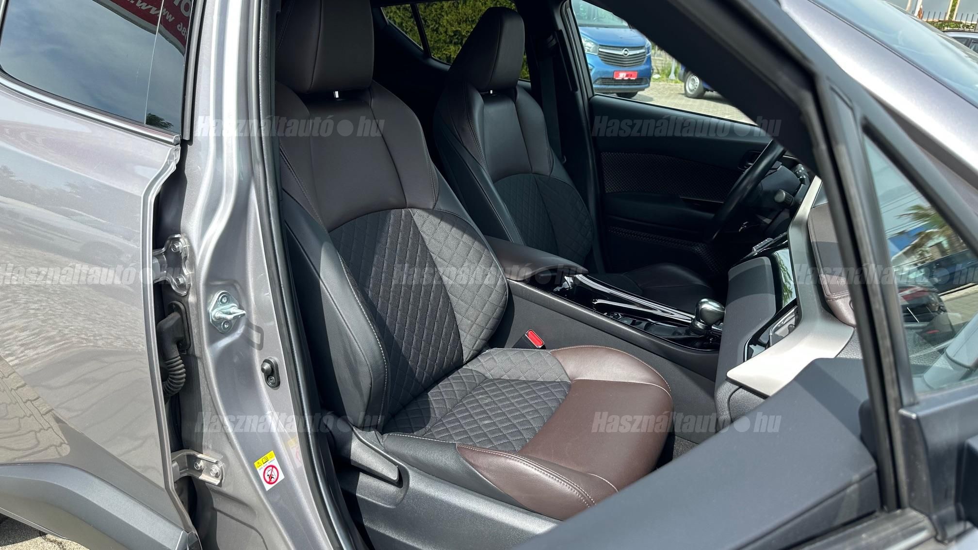TOYOTA C-HR 1.8 Hybrid Executive LED Premium pack Leather e-CVT 3.év.Garancia./35.eKM/