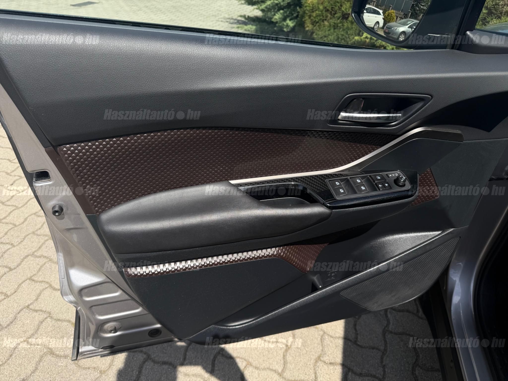 TOYOTA C-HR 1.8 Hybrid Executive LED Premium pack Leather e-CVT 3.év.Garancia./35.eKM/
