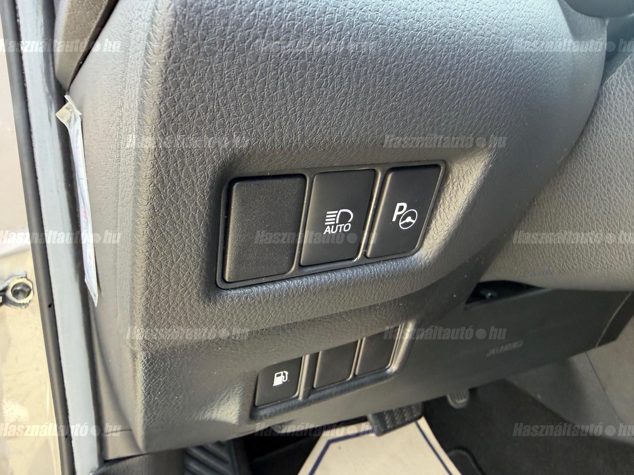 TOYOTA C-HR 1.8 Hybrid Executive LED Premium pack Leather e-CVT 3.év.Garancia./35.eKM/