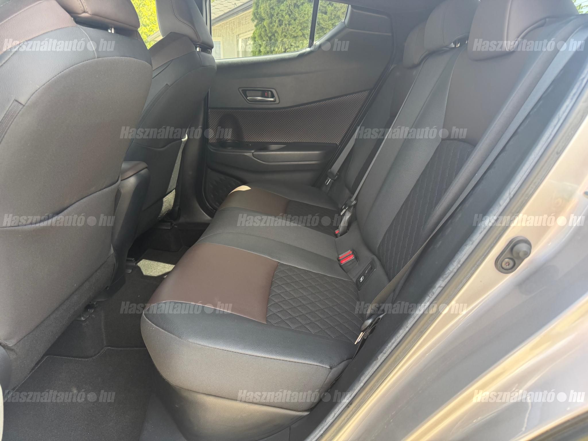TOYOTA C-HR 1.8 Hybrid Executive LED Premium pack Leather e-CVT 3.év.Garancia./35.eKM/