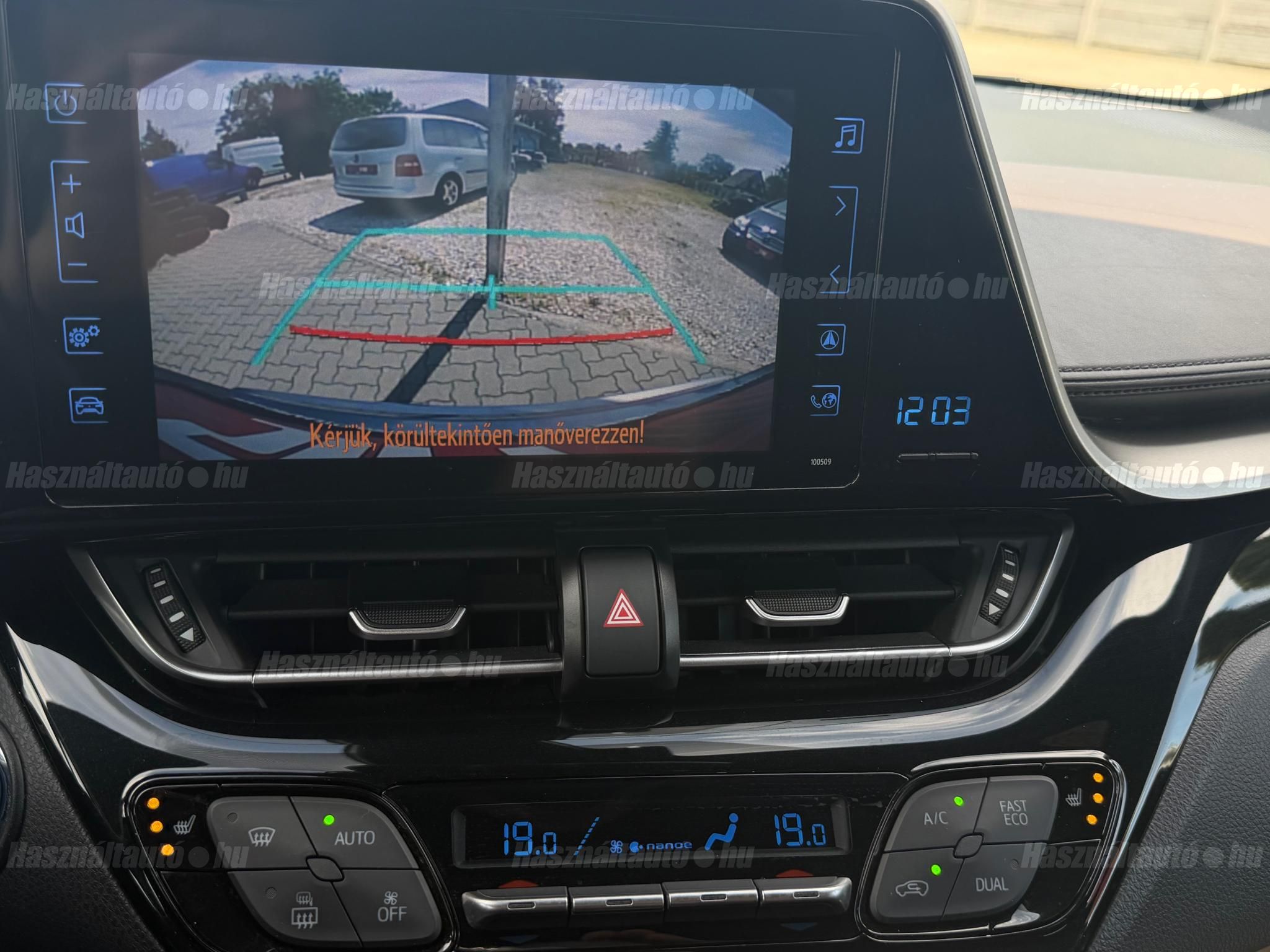 TOYOTA C-HR 1.8 Hybrid Executive LED Premium pack Leather e-CVT 3.év.Garancia./35.eKM/
