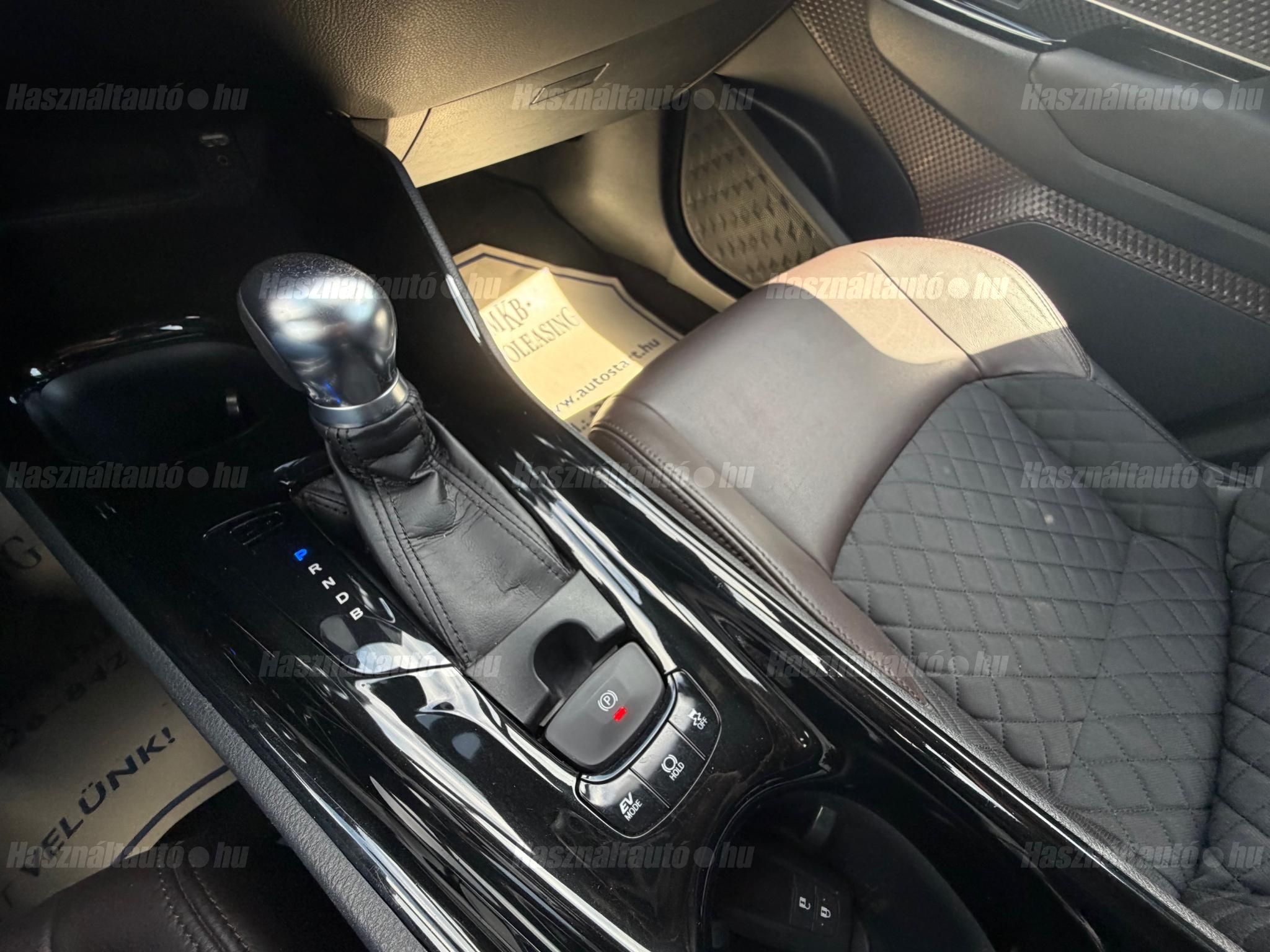 TOYOTA C-HR 1.8 Hybrid Executive LED Premium pack Leather e-CVT 3.év.Garancia./35.eKM/