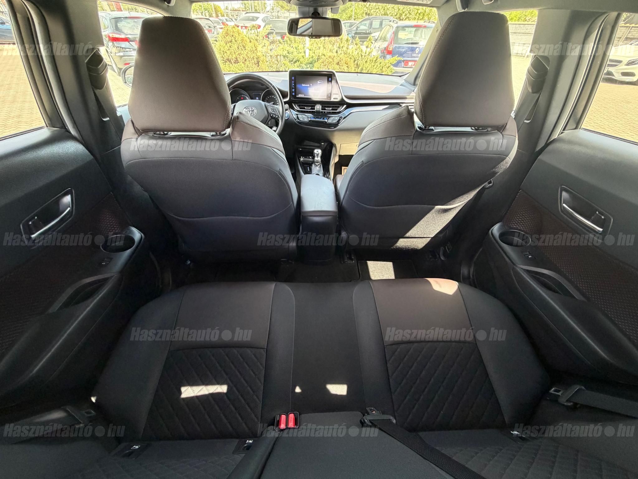 TOYOTA C-HR 1.8 Hybrid Executive LED Premium pack Leather e-CVT 3.év.Garancia./35.eKM/