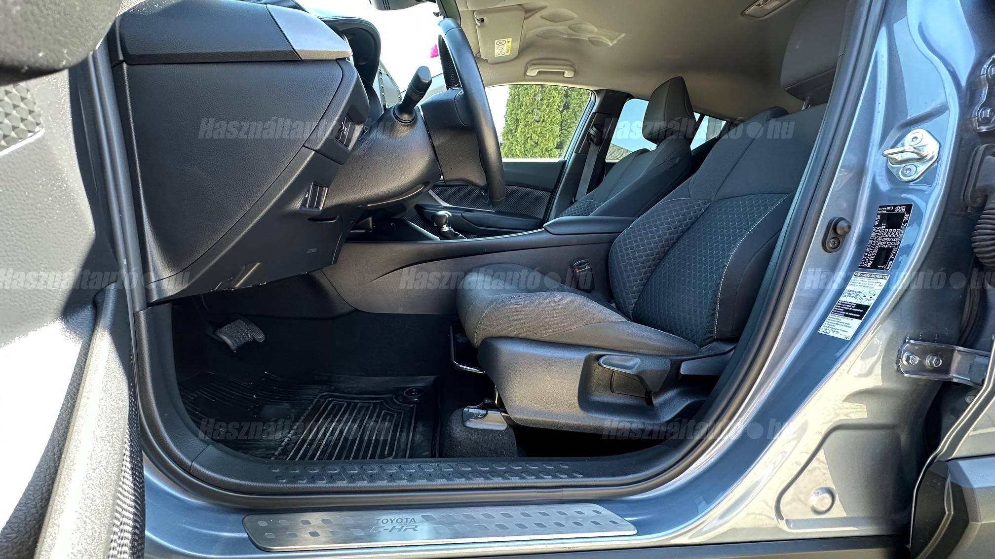 TOYOTA C-HR 1.8 Hybrid Comfort Business e-CVT