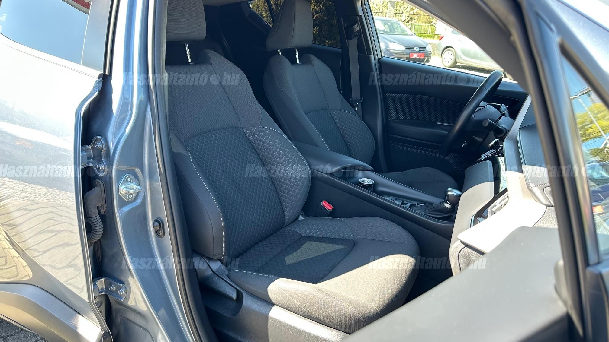 TOYOTA C-HR 1.8 Hybrid Comfort Business e-CVT