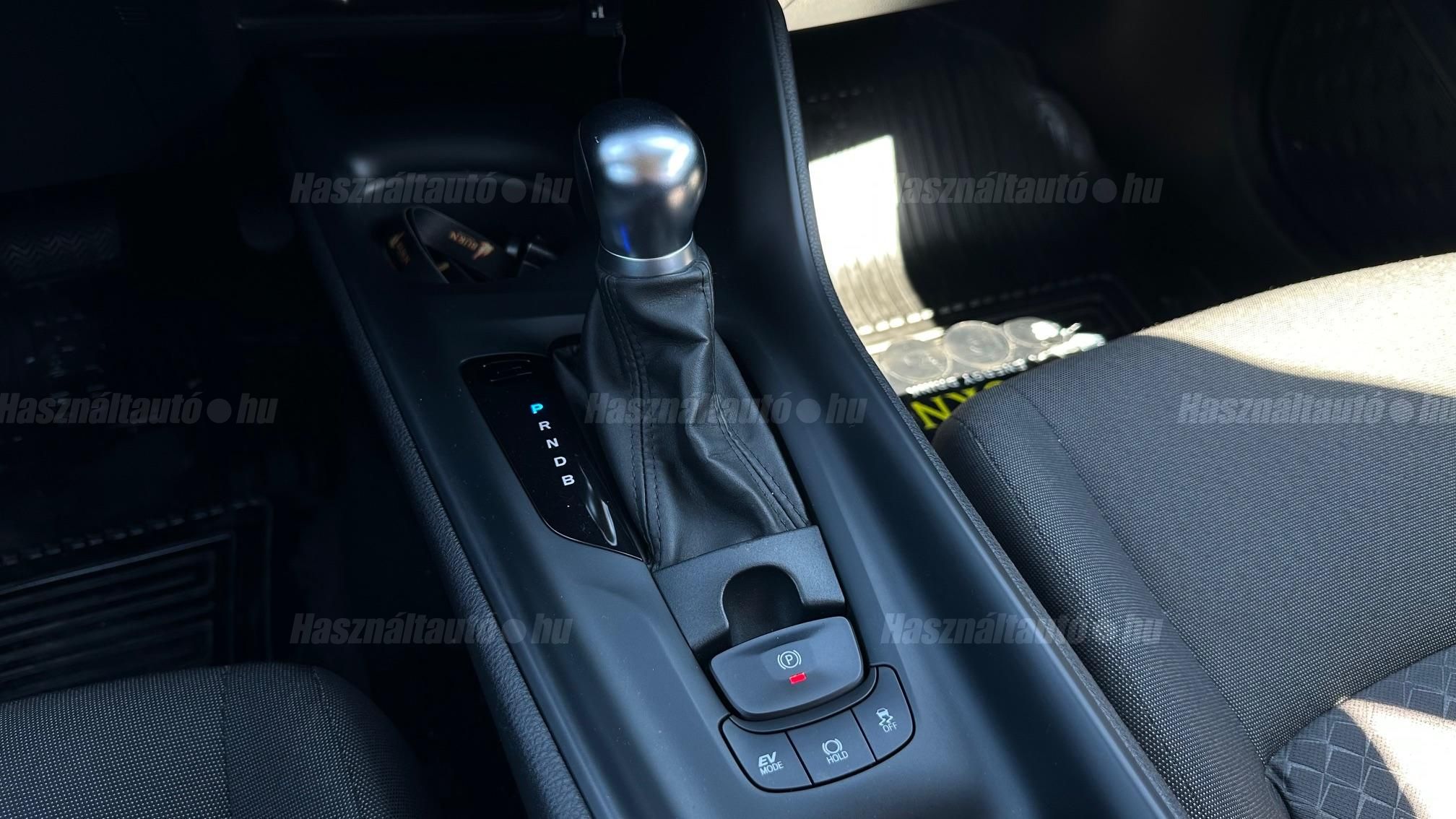 TOYOTA C-HR 1.8 Hybrid Comfort Business e-CVT