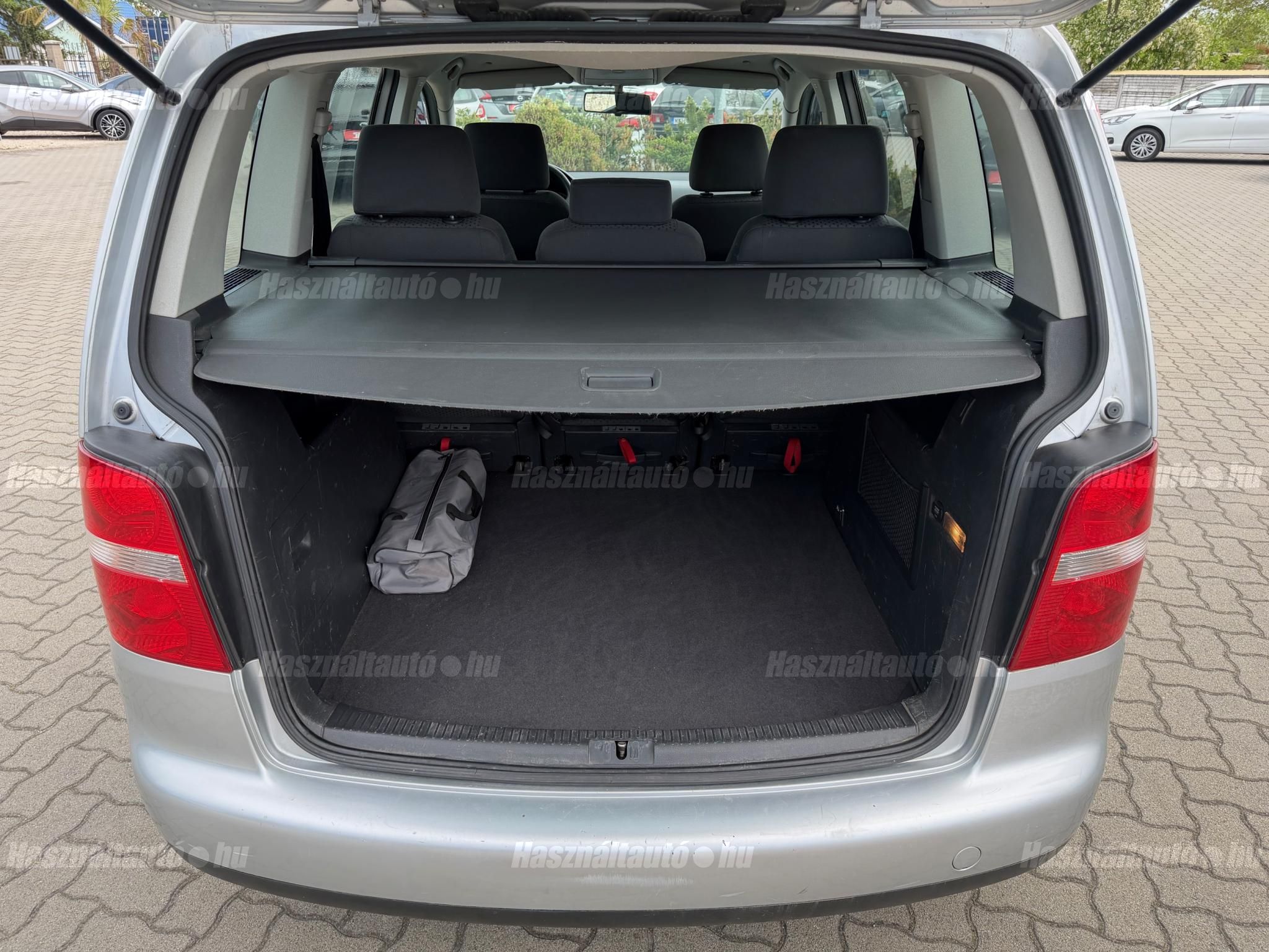 VOLKSWAGEN TOURAN 1.6 Conceptline