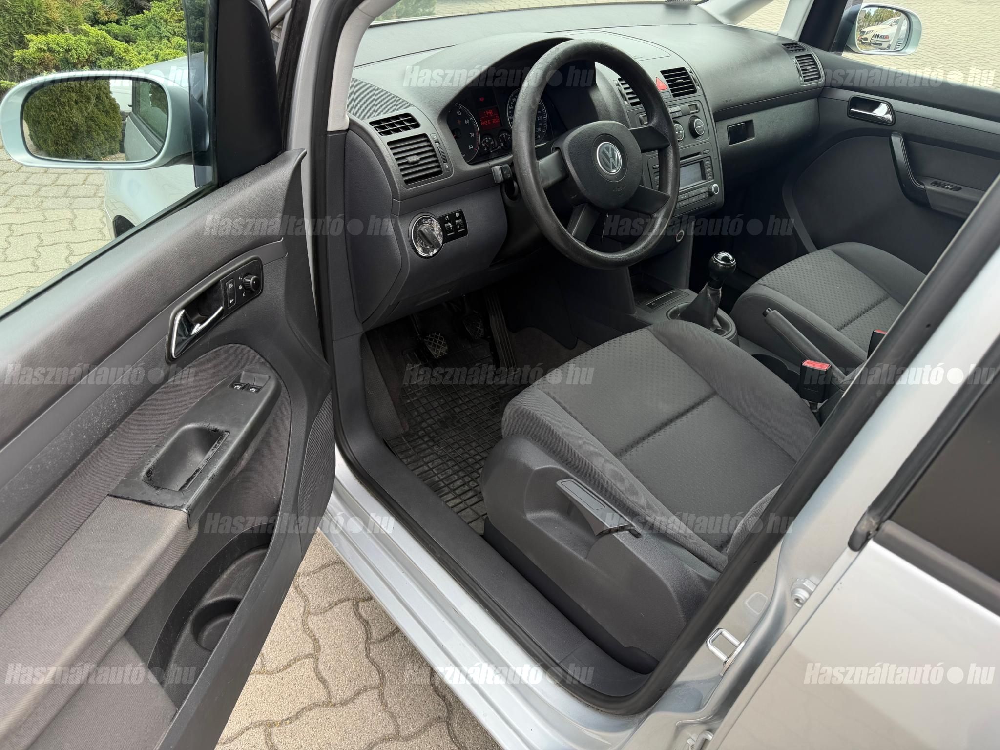 VOLKSWAGEN TOURAN 1.6 Conceptline
