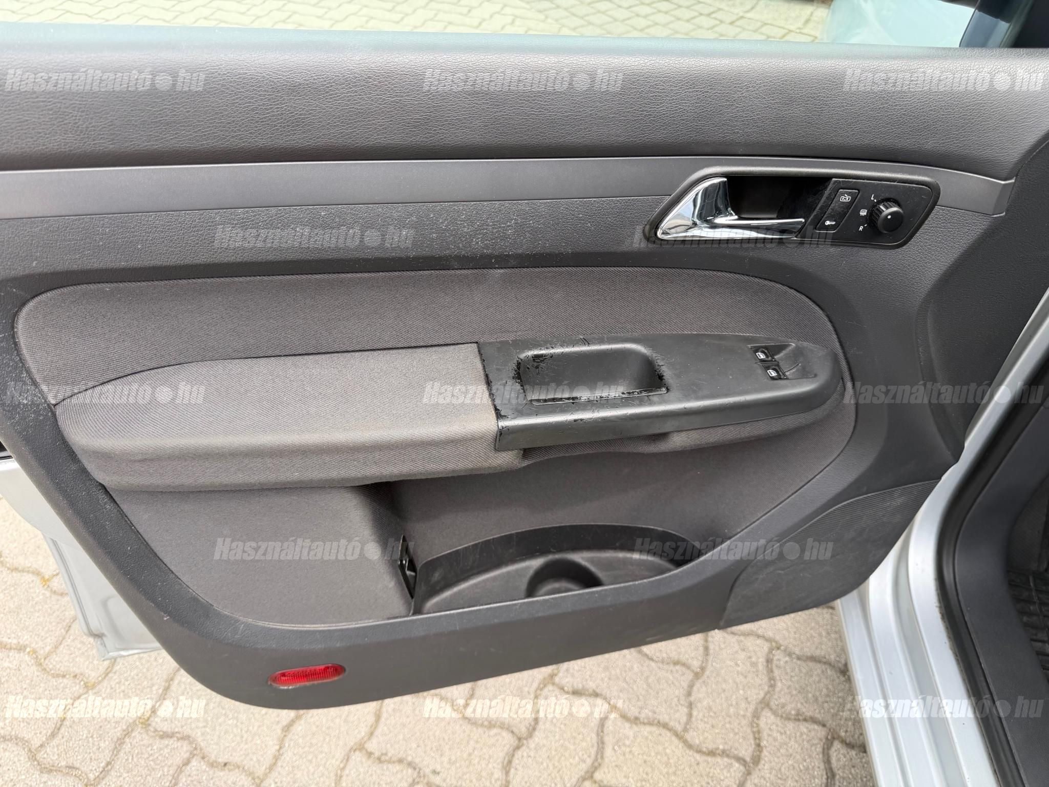 VOLKSWAGEN TOURAN 1.6 Conceptline