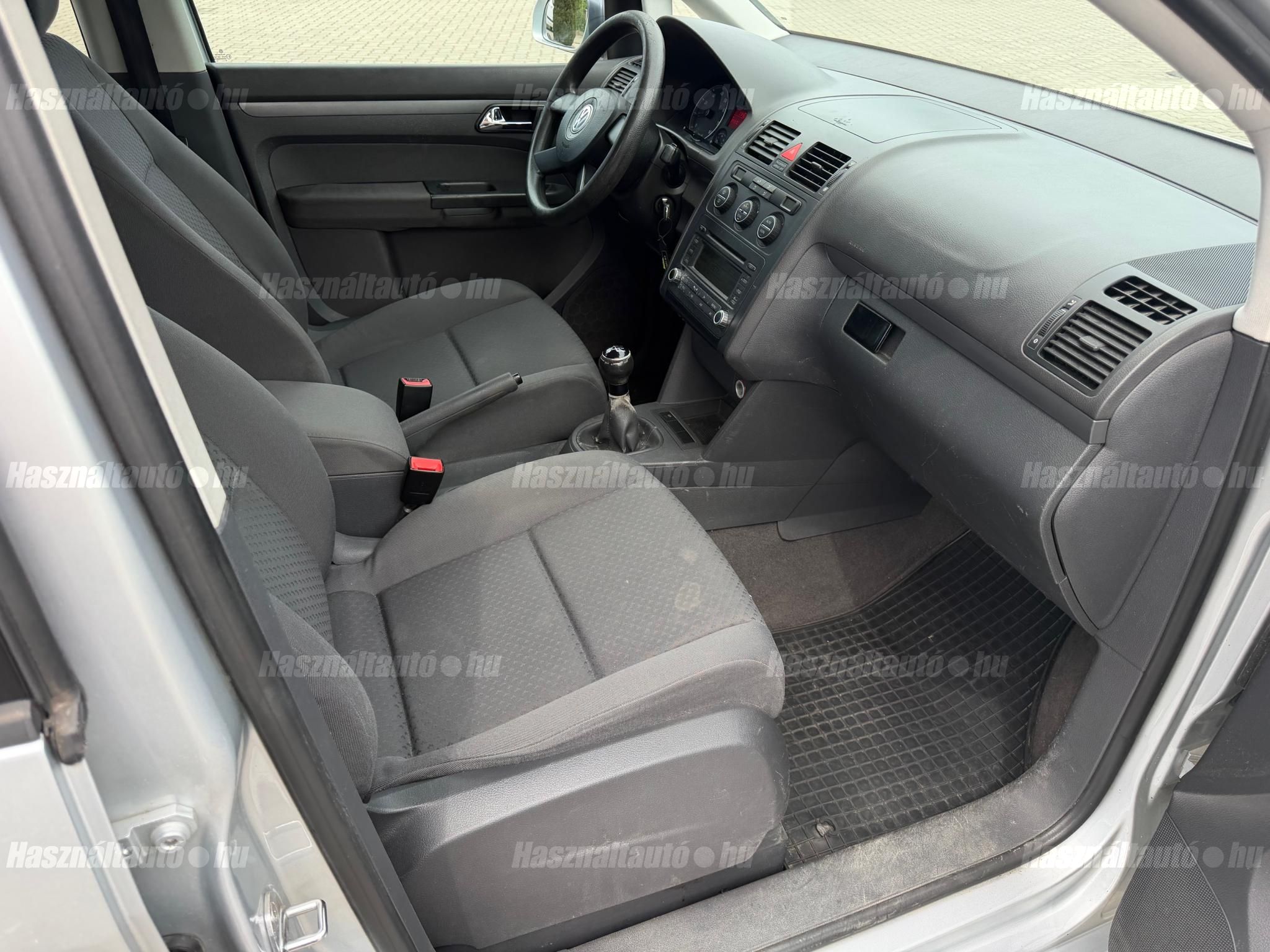 VOLKSWAGEN TOURAN 1.6 Conceptline