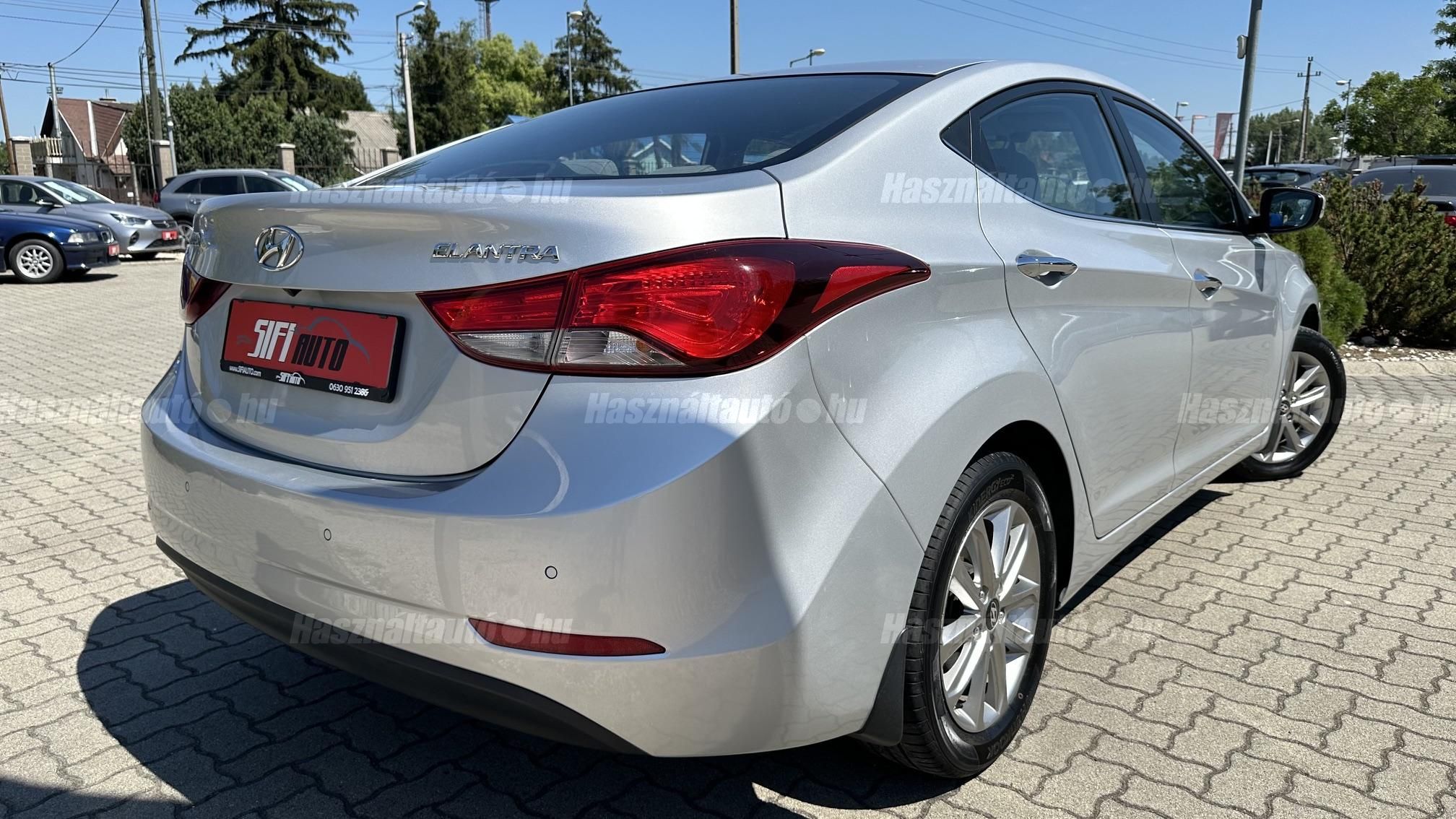 HYUNDAI ELANTRA 1.6 MPi Executive (Automata)