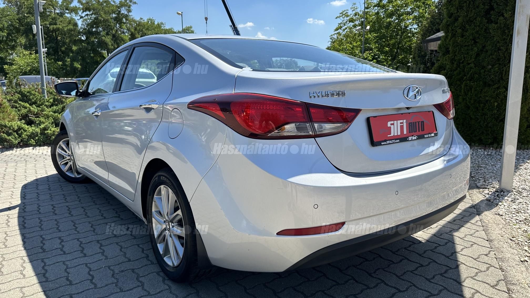 HYUNDAI ELANTRA 1.6 MPi Executive (Automata)