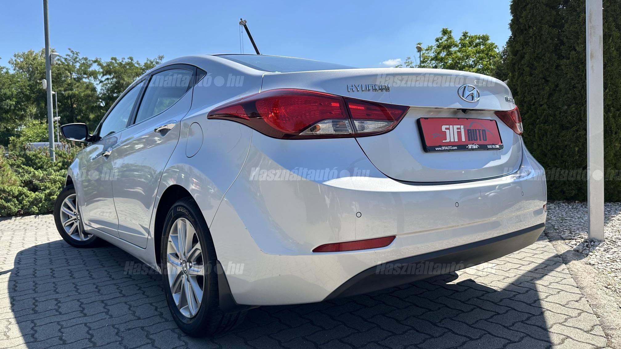 HYUNDAI ELANTRA 1.6 MPi Executive (Automata)