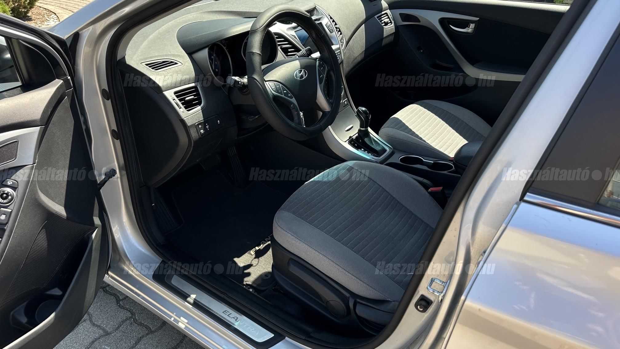 HYUNDAI ELANTRA 1.6 MPi Executive (Automata)