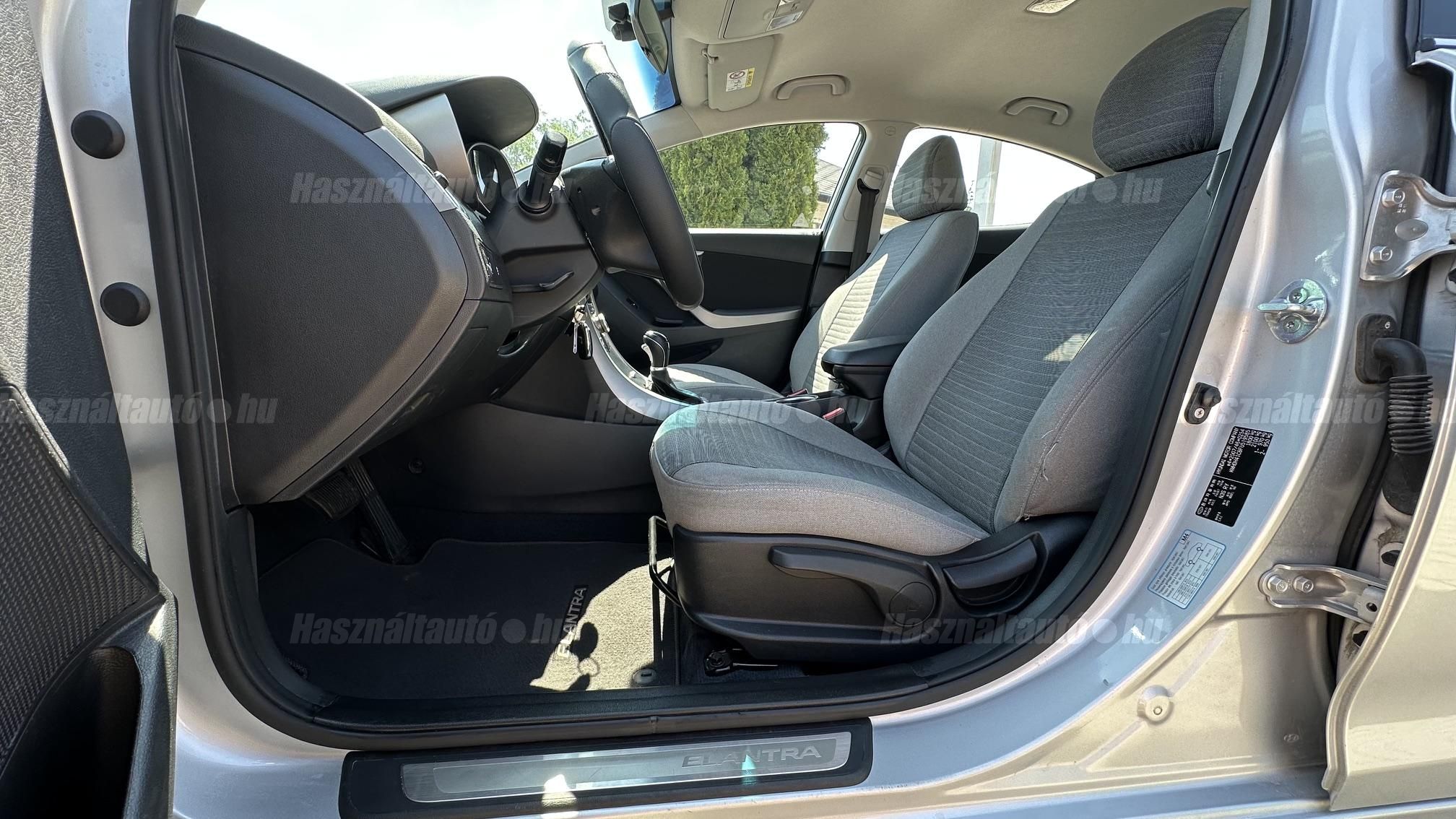 HYUNDAI ELANTRA 1.6 MPi Executive (Automata)