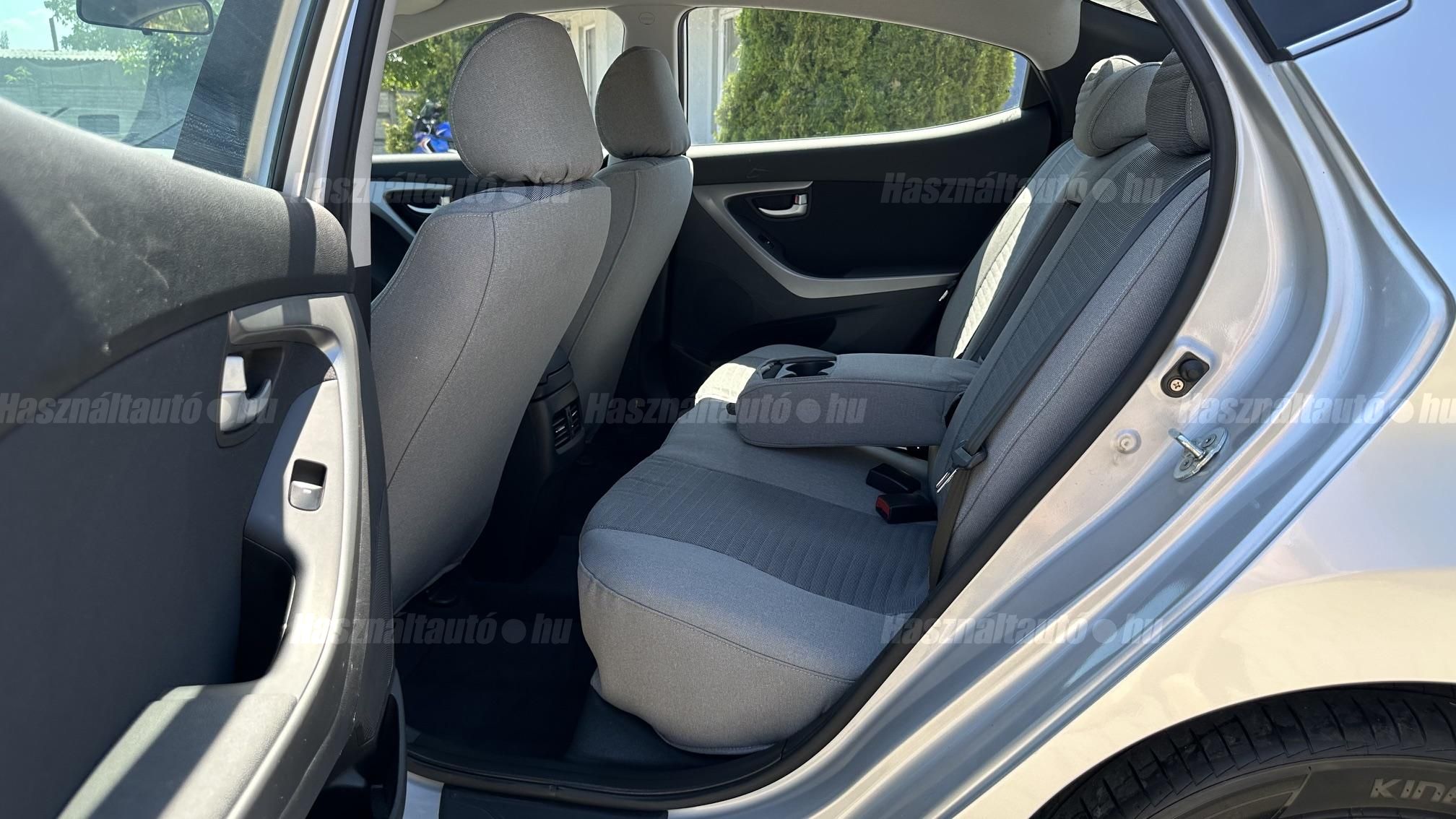 HYUNDAI ELANTRA 1.6 MPi Executive (Automata)