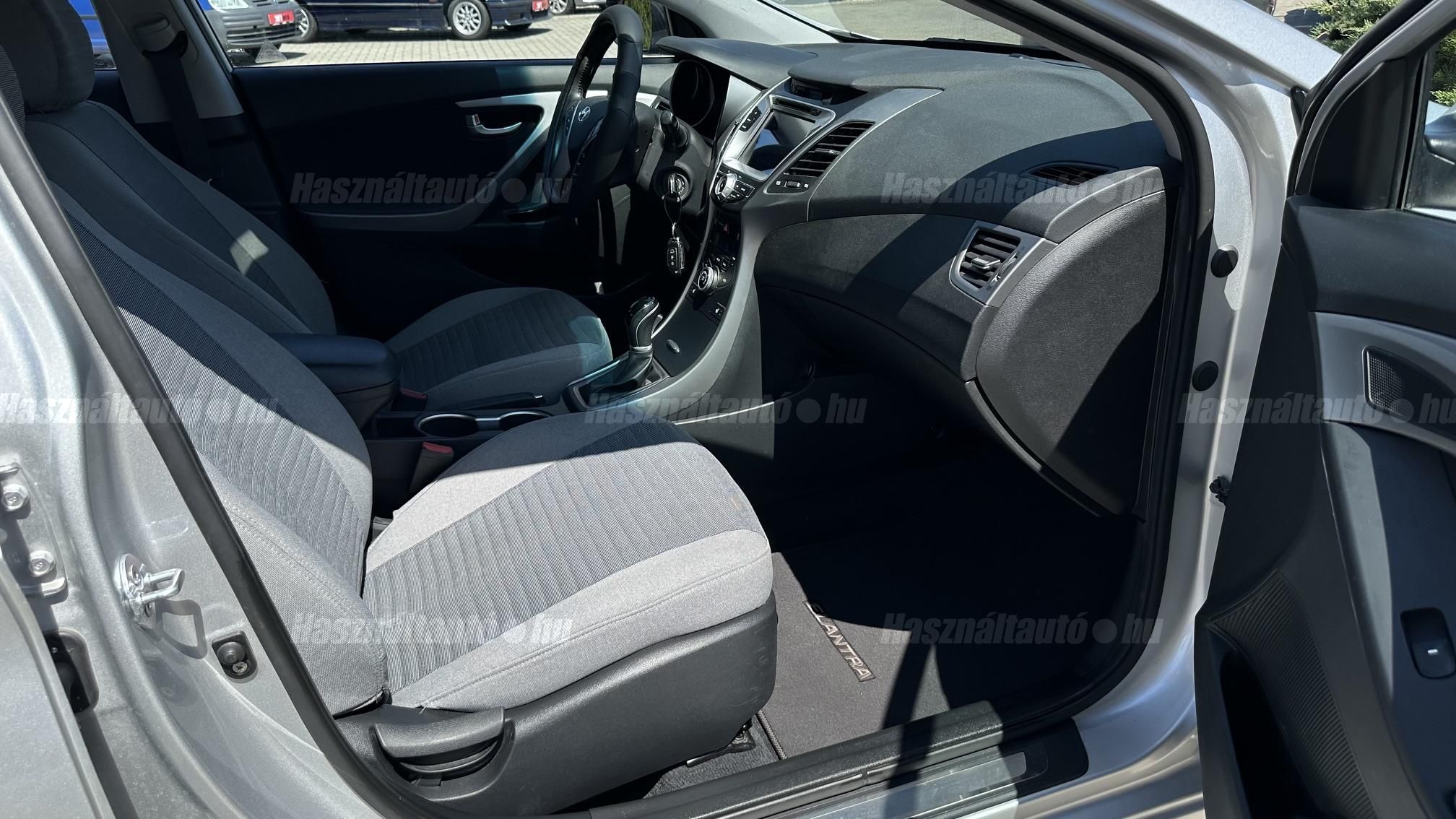 HYUNDAI ELANTRA 1.6 MPi Executive (Automata)