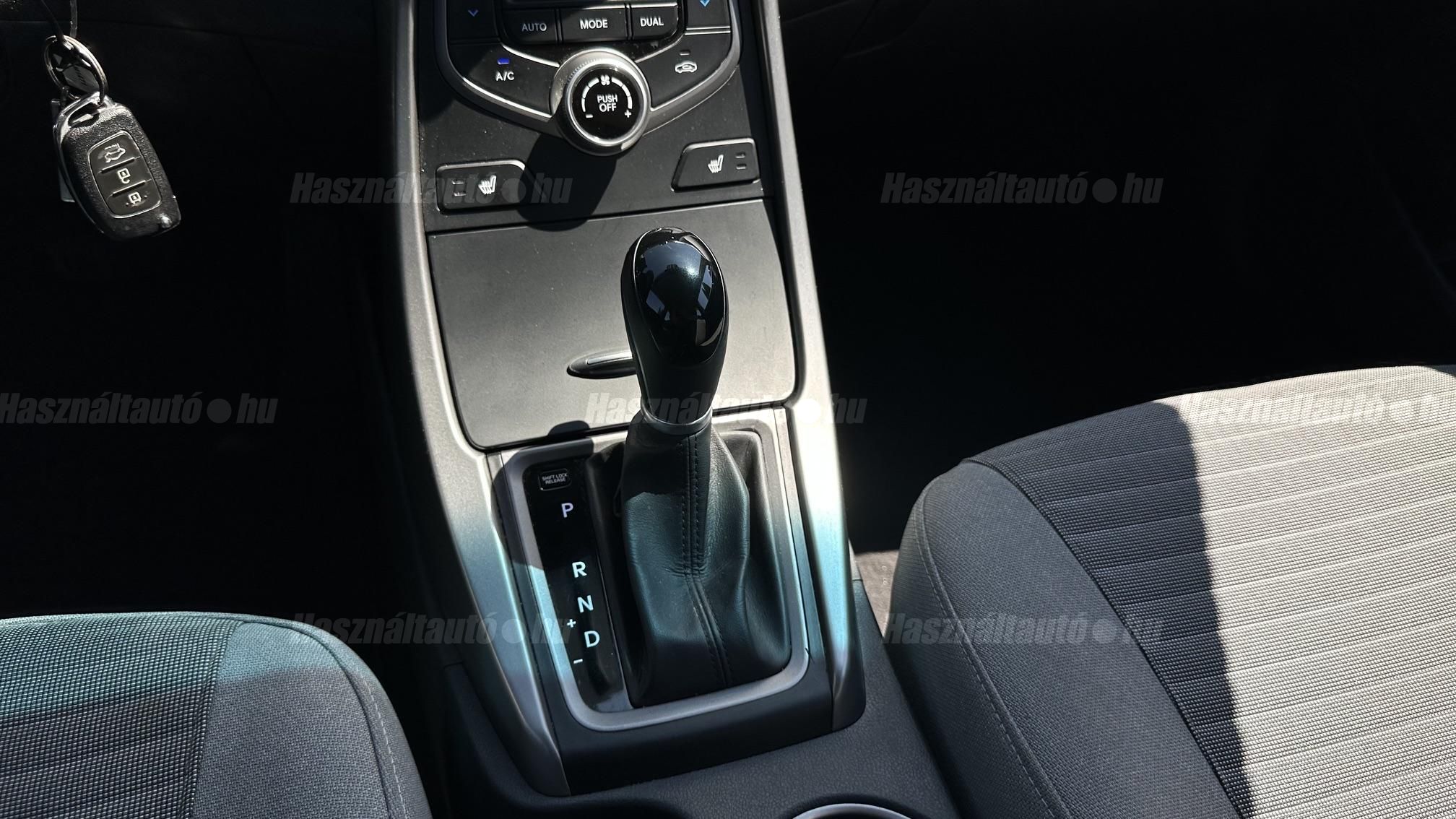 HYUNDAI ELANTRA 1.6 MPi Executive (Automata)