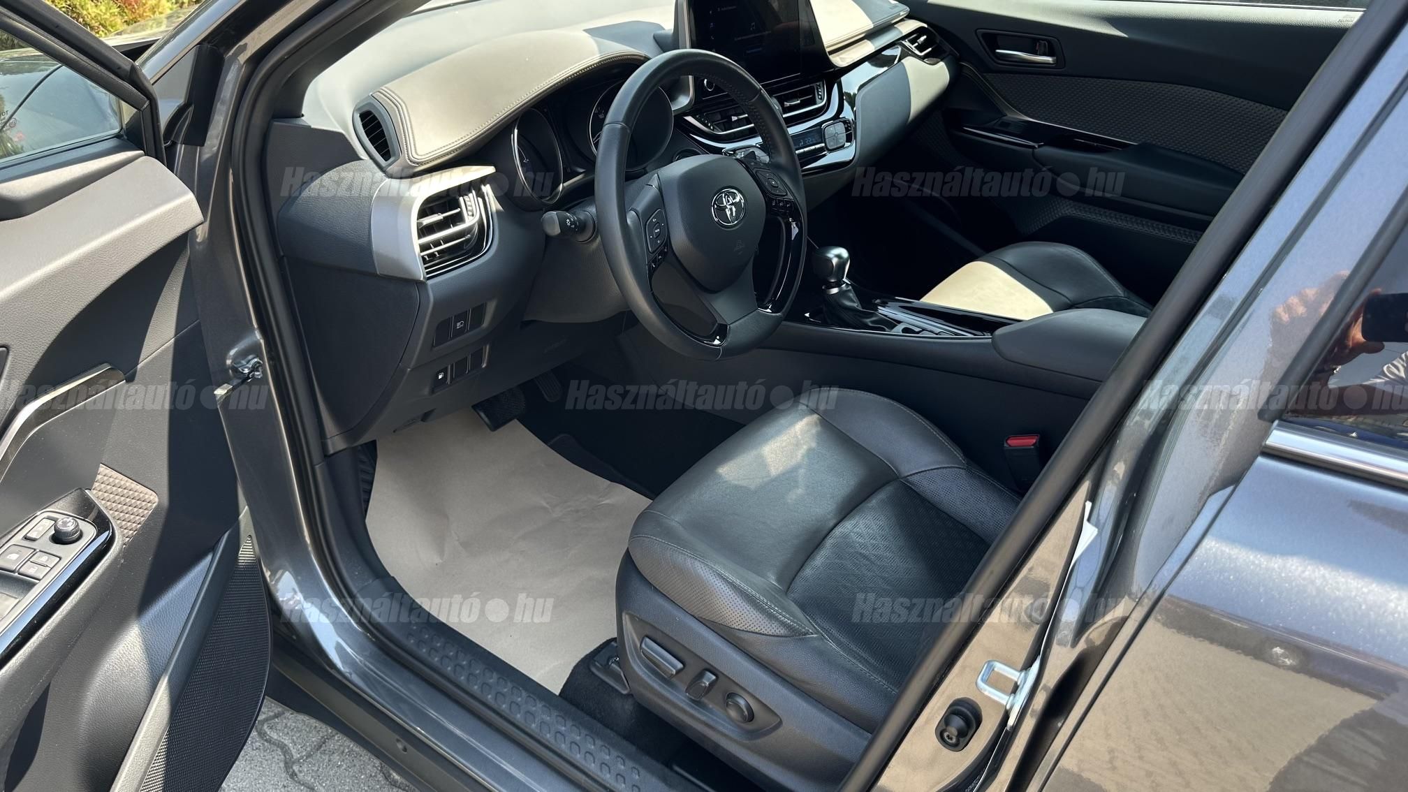 TOYOTA C-HR 1.8 Hybrid Executive Tech VIP e-CVT