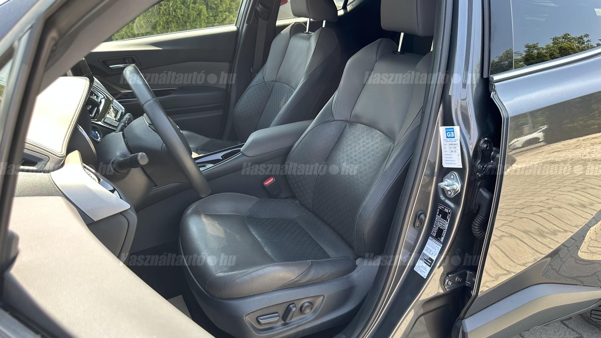 TOYOTA C-HR 1.8 Hybrid Executive Tech VIP e-CVT