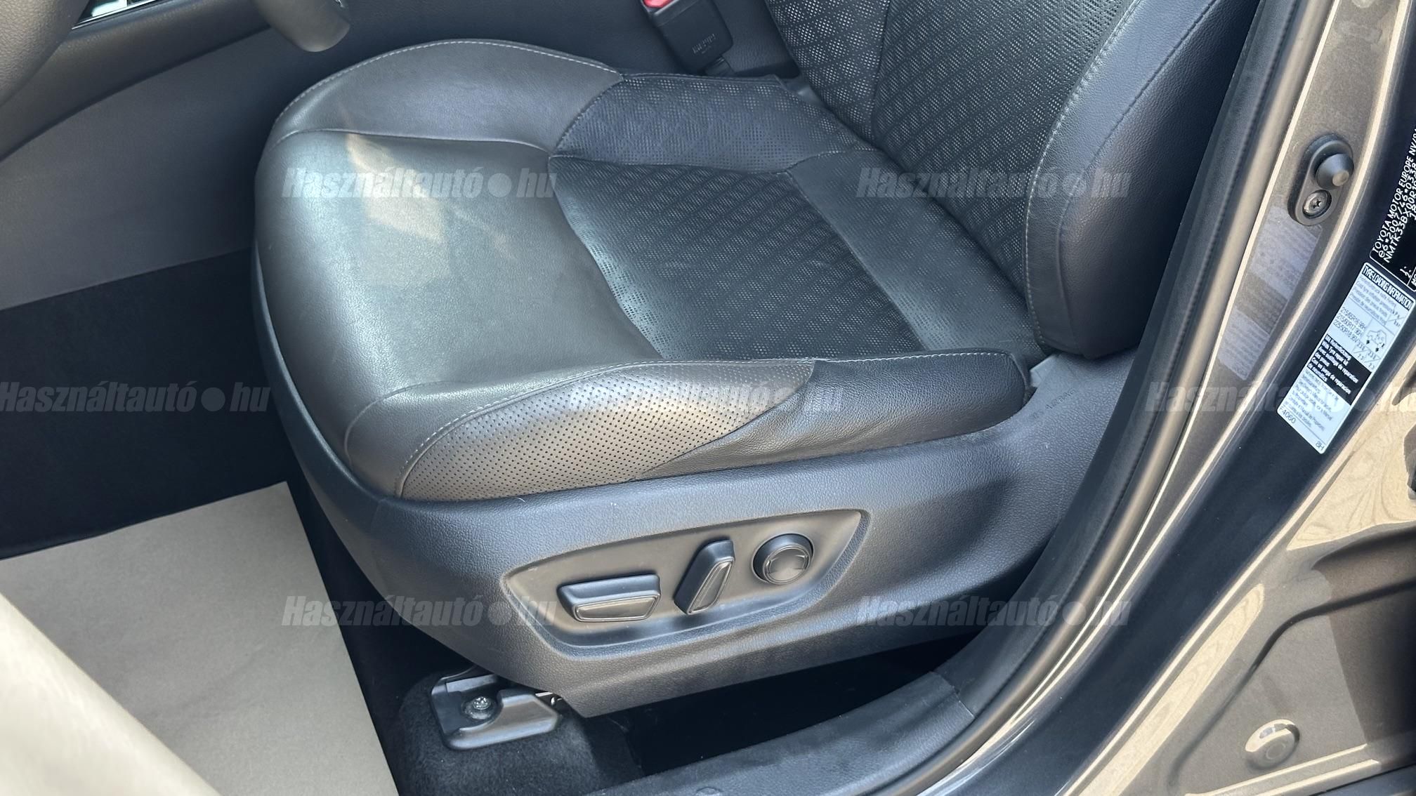 TOYOTA C-HR 1.8 Hybrid Executive Tech VIP e-CVT