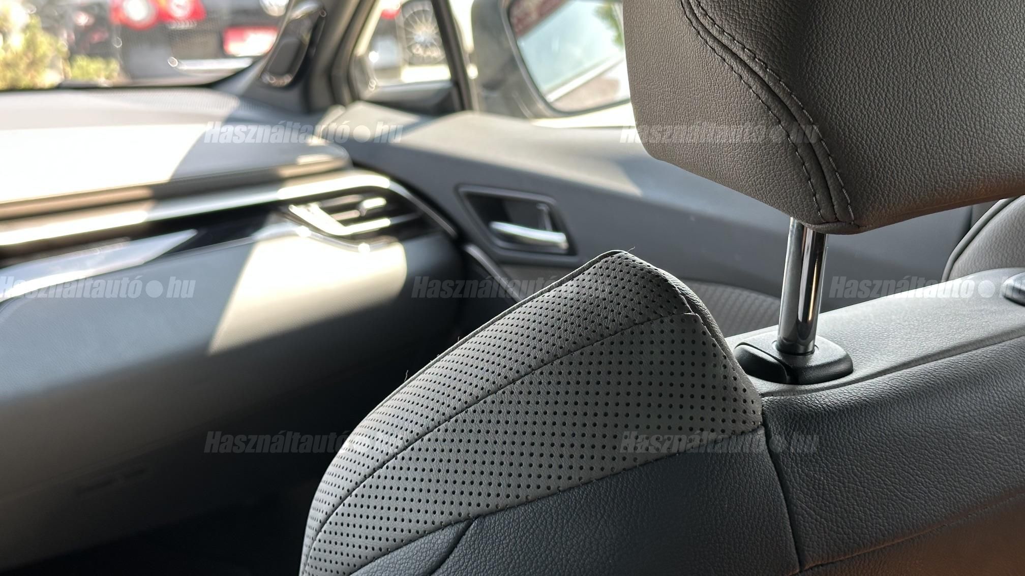 TOYOTA C-HR 1.8 Hybrid Executive Tech VIP e-CVT
