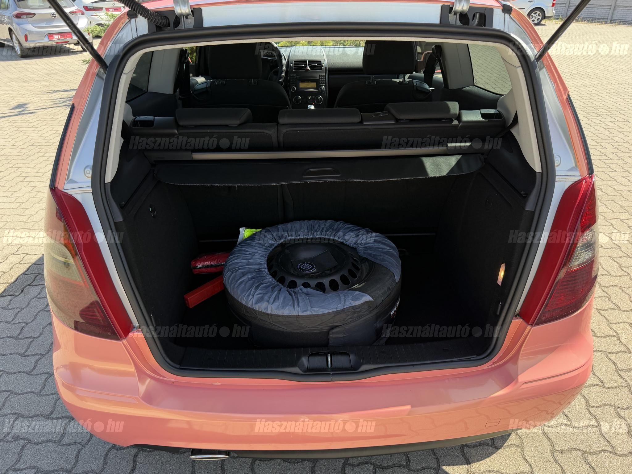 MERCEDES-BENZ A 180 BlueEFFICIENCY Elegance Magyarrendszám.