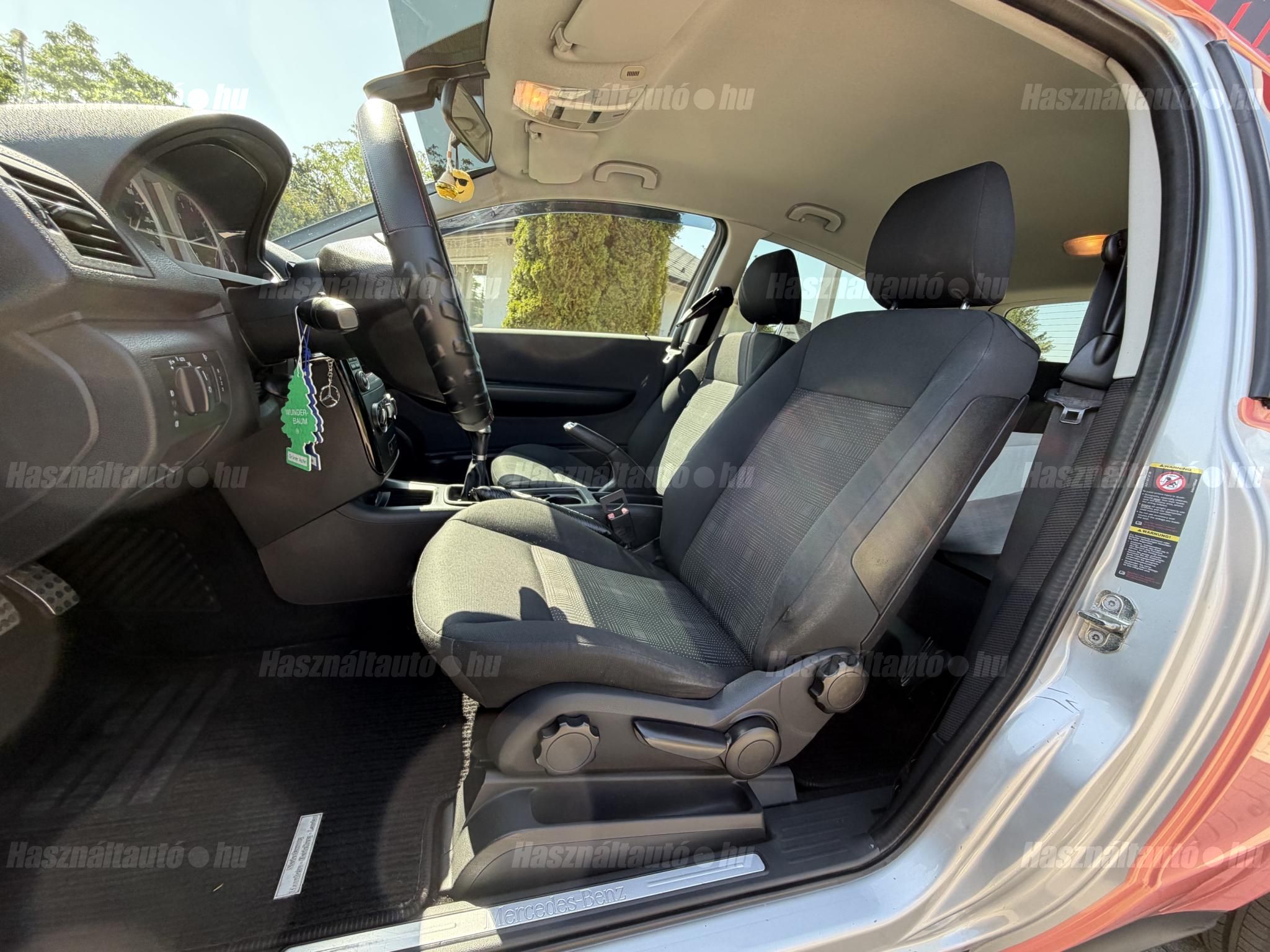 MERCEDES-BENZ A 180 BlueEFFICIENCY Elegance Magyarrendszám.