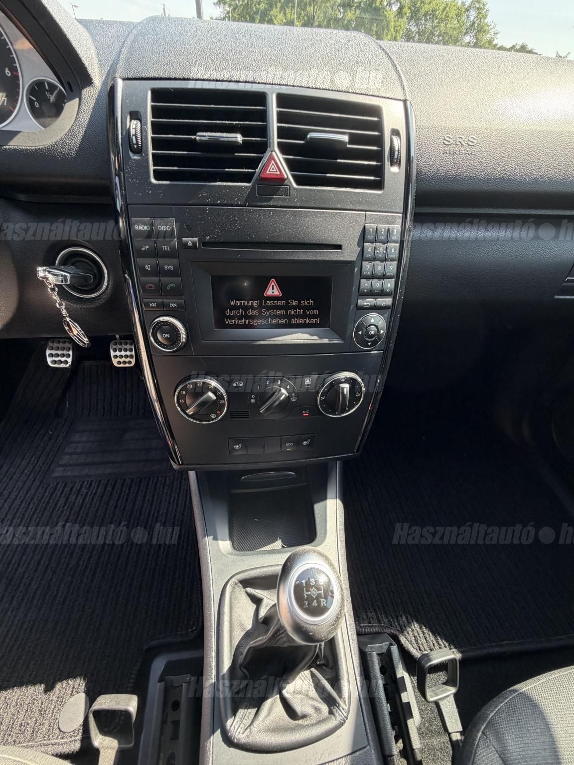 MERCEDES-BENZ A 180 BlueEFFICIENCY Elegance Magyarrendszám.