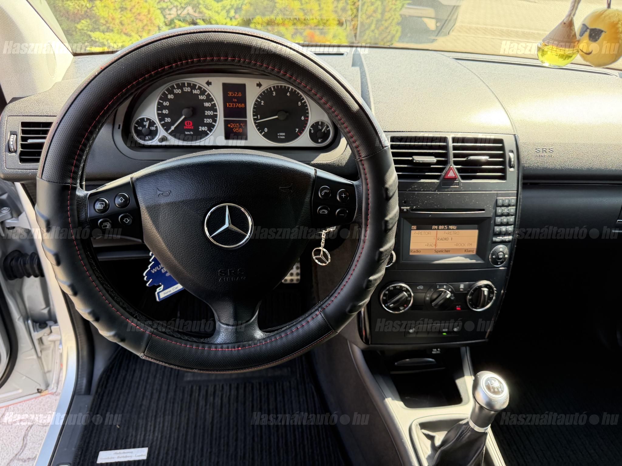 MERCEDES-BENZ A 180 BlueEFFICIENCY Elegance Magyarrendszám.