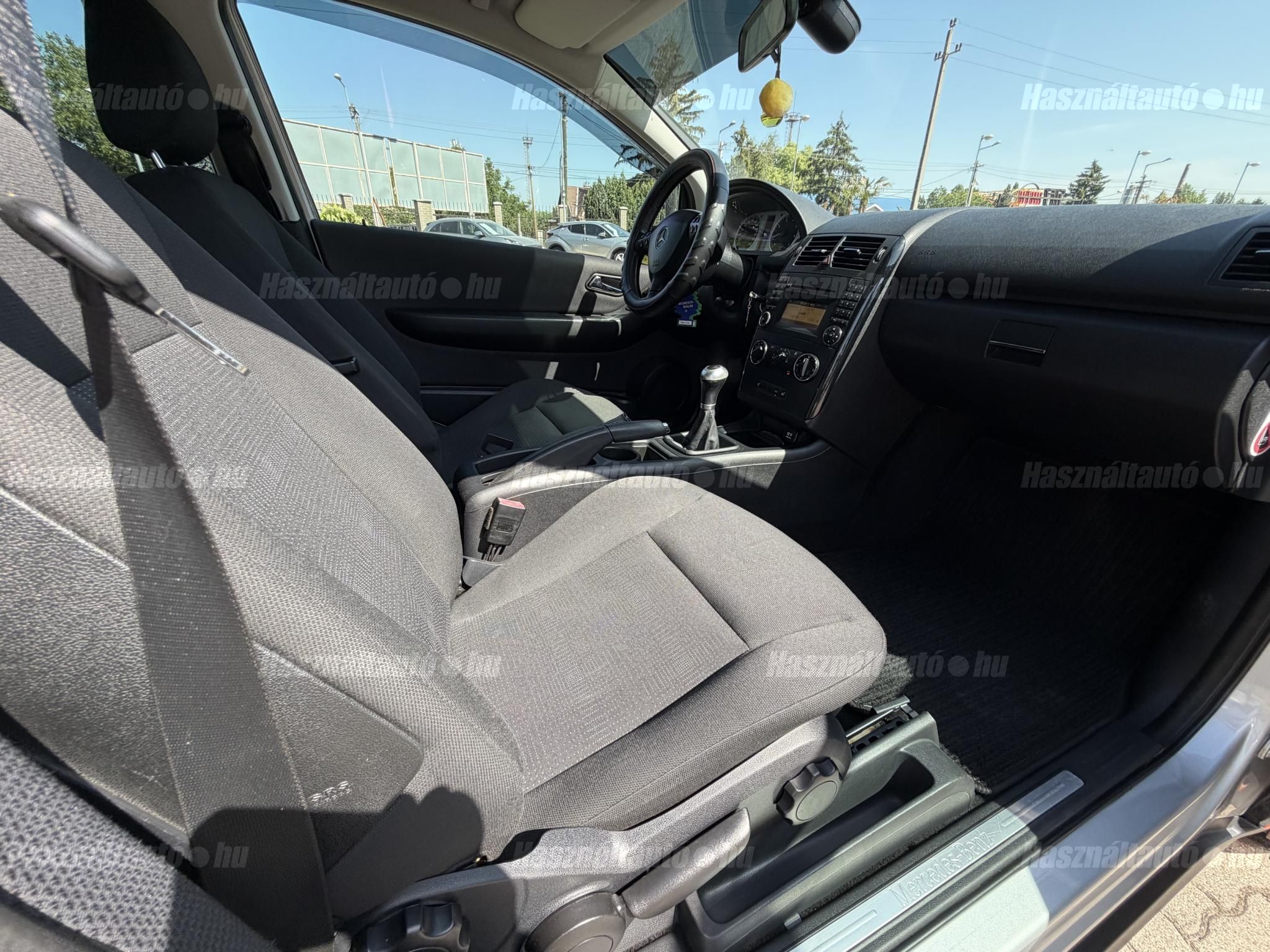 MERCEDES-BENZ A 180 BlueEFFICIENCY Elegance Magyarrendszám.