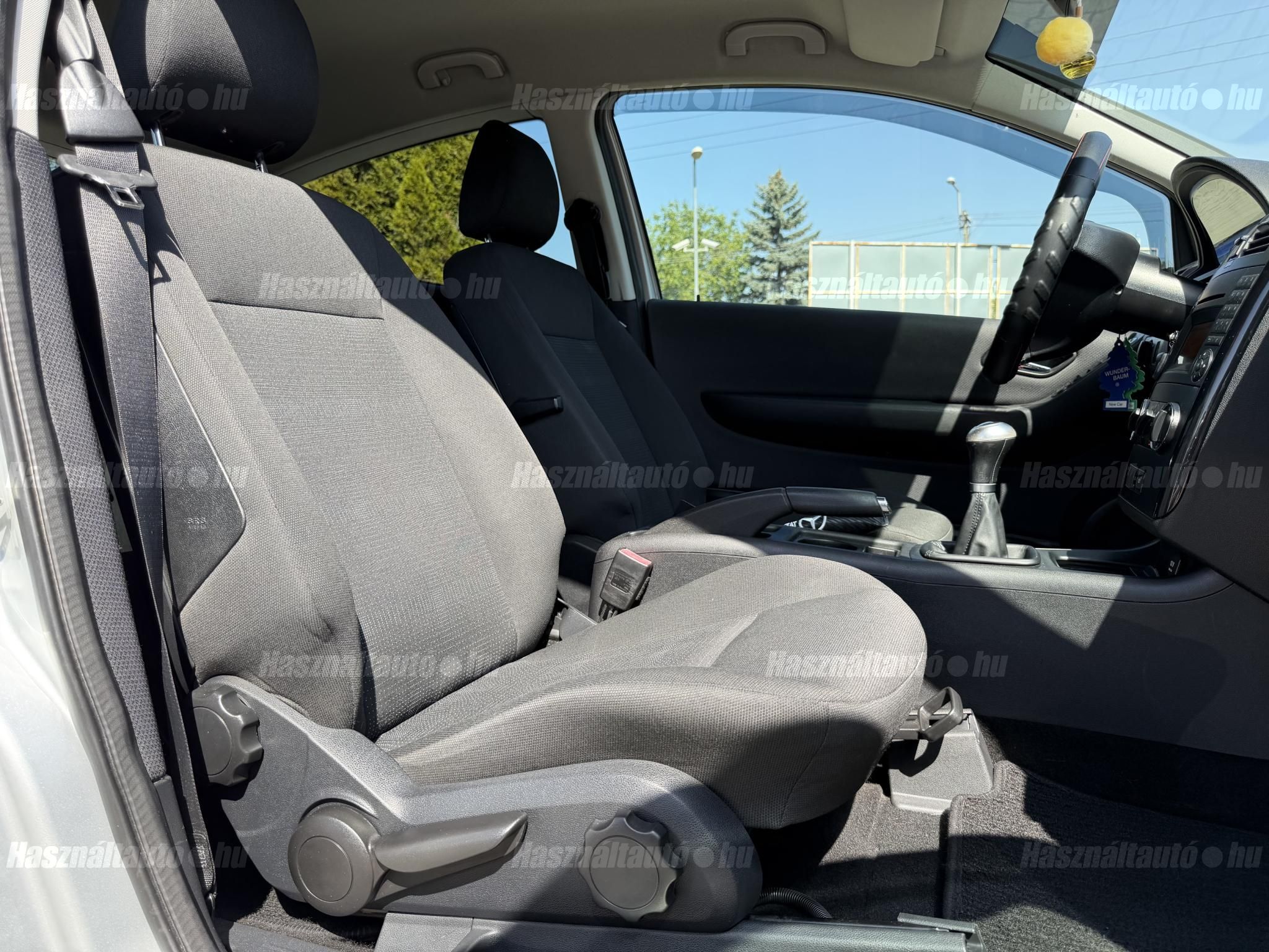 MERCEDES-BENZ A 180 BlueEFFICIENCY Elegance Magyarrendszám.