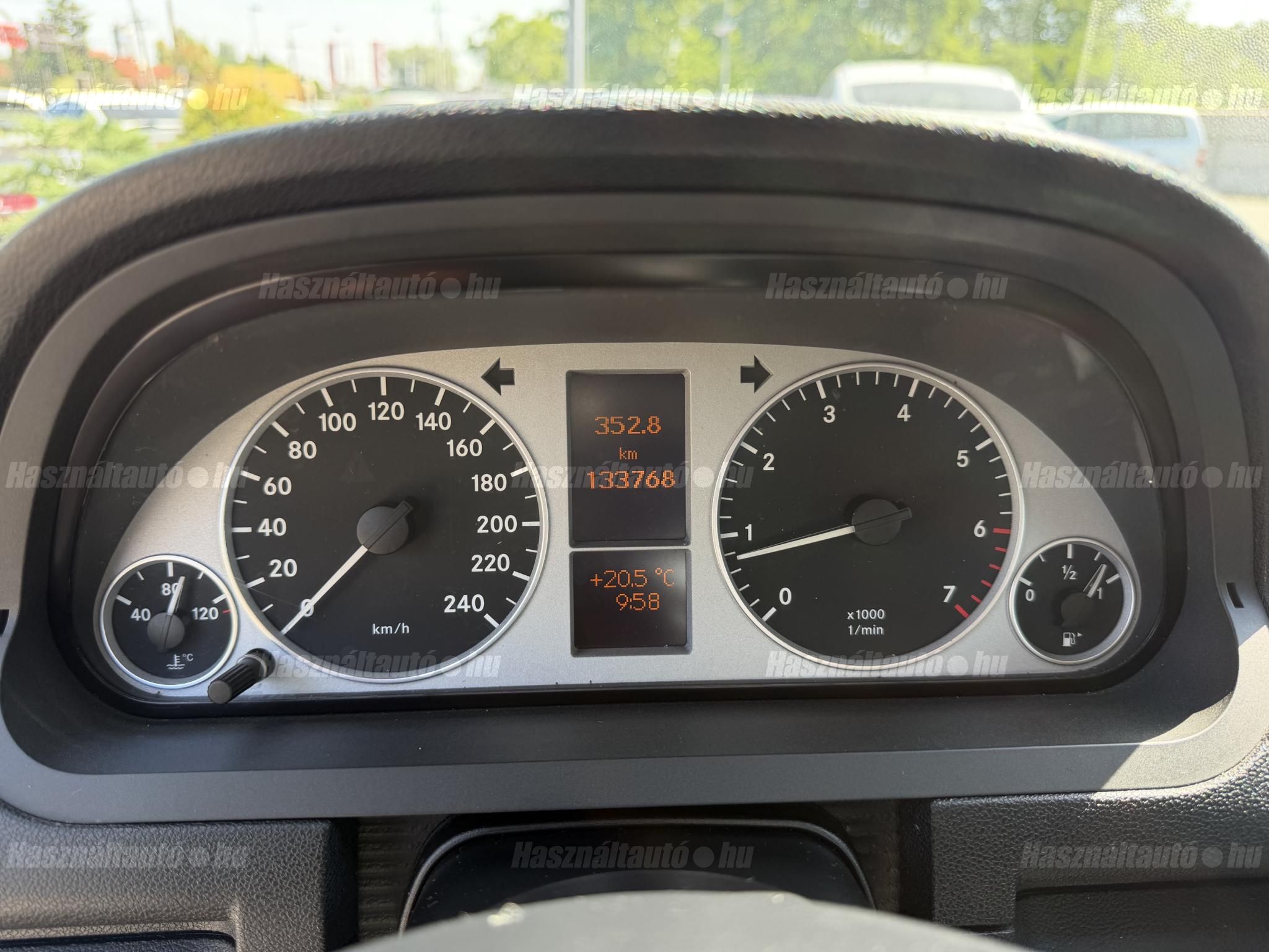 MERCEDES-BENZ A 180 BlueEFFICIENCY Elegance Magyarrendszám.