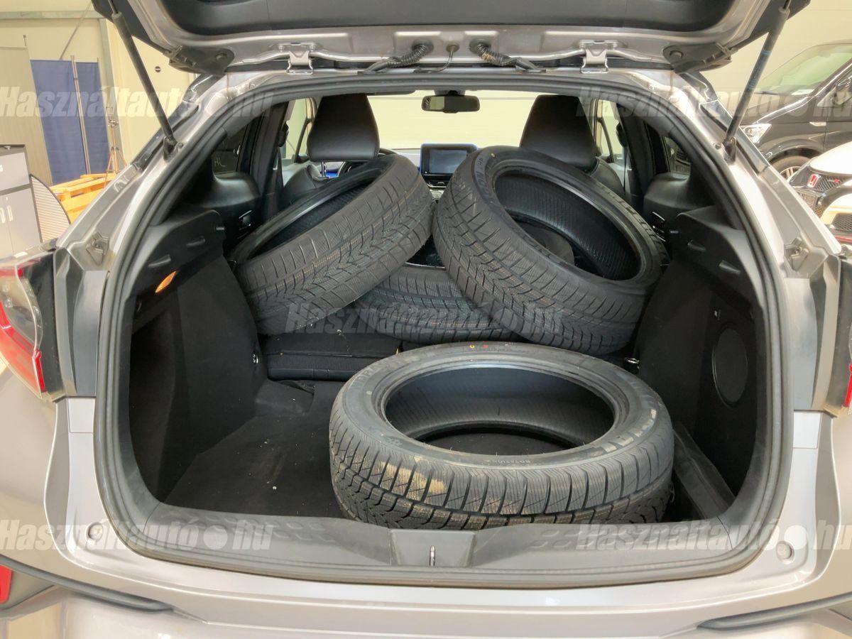 TOYOTA C-HR 1.8 Hybrid Executive LED Premium pack Leather e-CVT 3.év.Garancia./Sérmentes/Végig.Toyota-Szervíz/Bőr-Belső/JBL/Winter