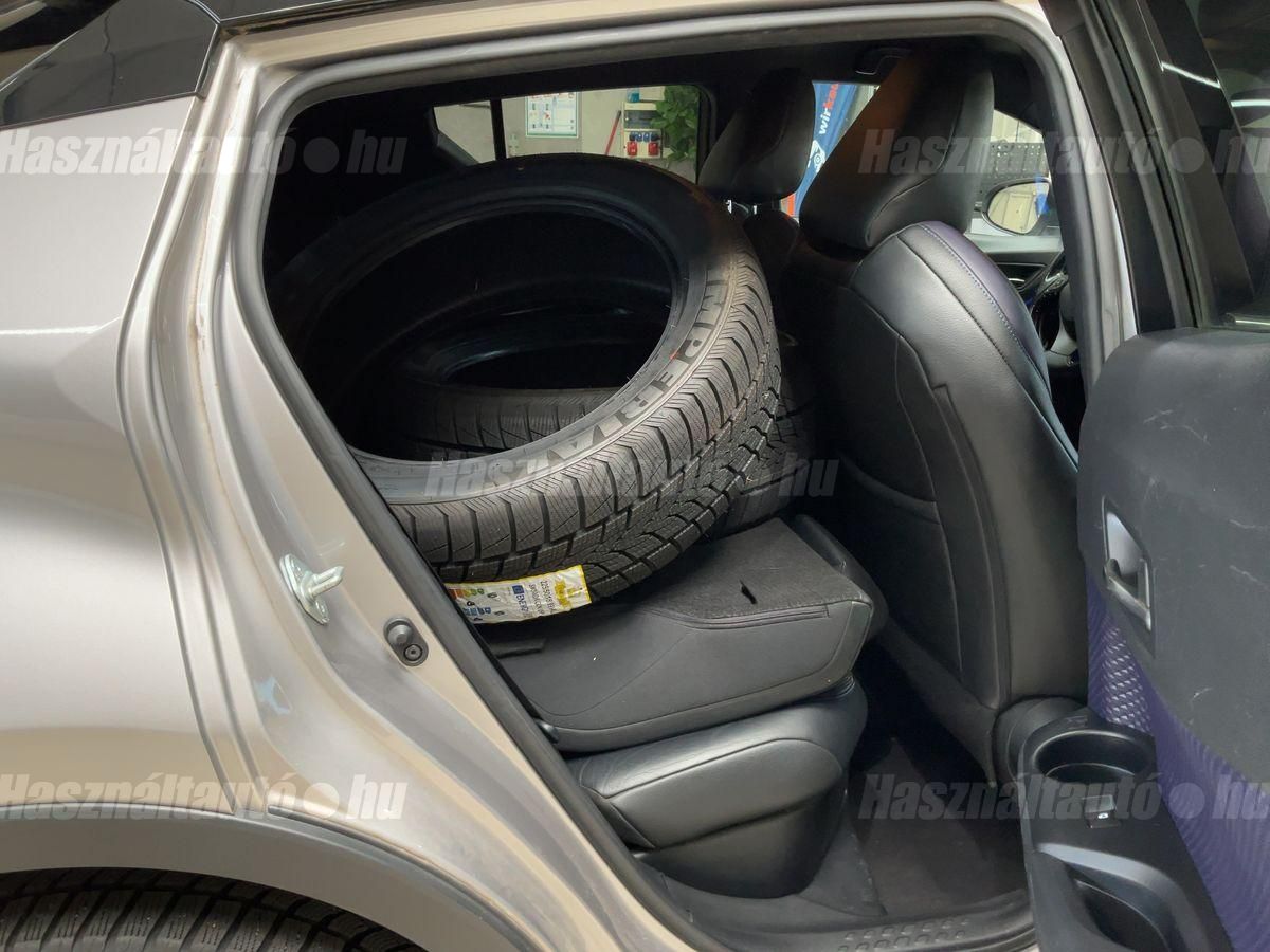 TOYOTA C-HR 1.8 Hybrid Executive LED Premium pack Leather e-CVT 3.év.Garancia./Sérmentes/Végig.Toyota-Szervíz/Bőr-Belső/JBL/Winter