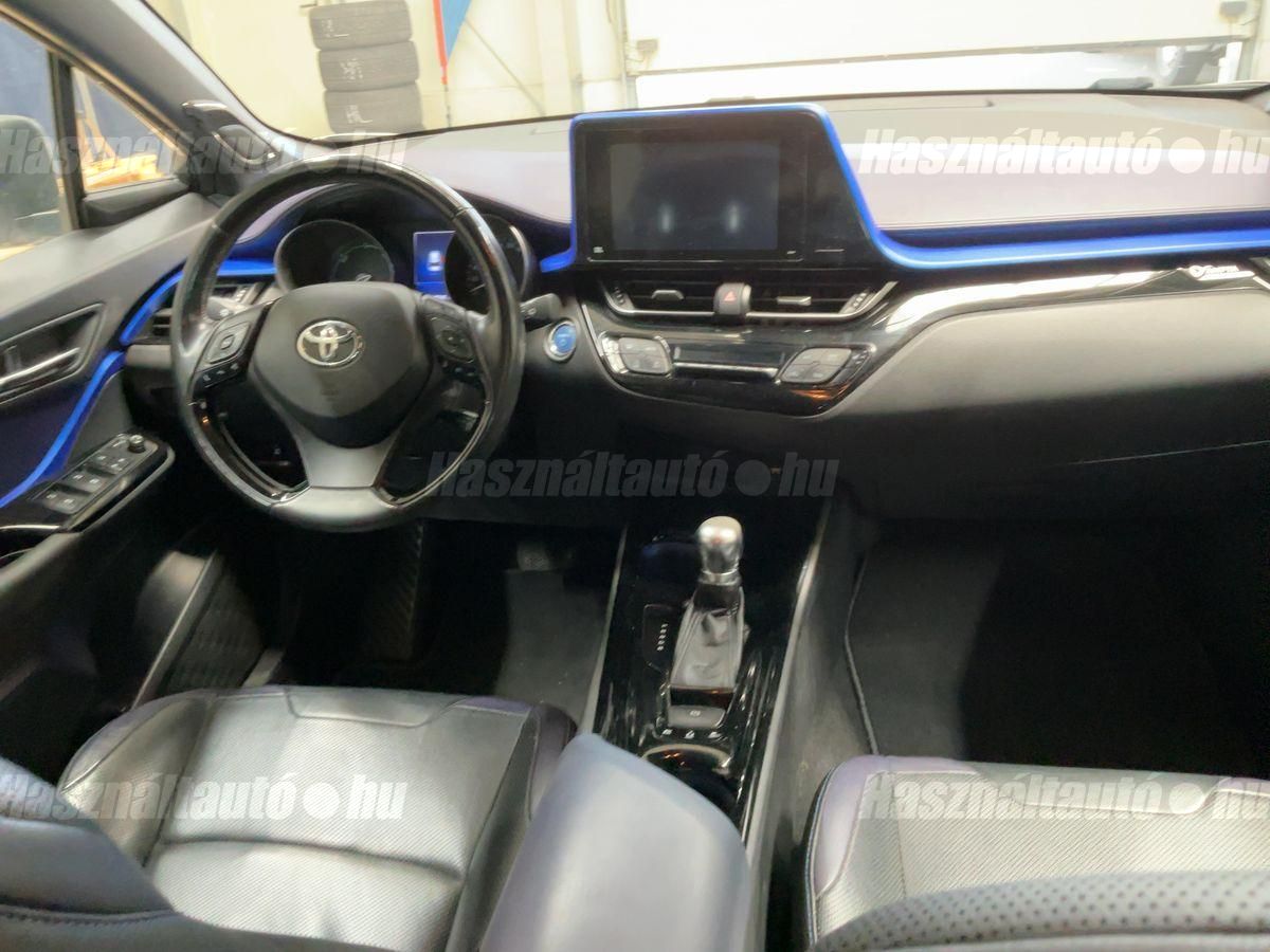 TOYOTA C-HR 1.8 Hybrid Executive LED Premium pack Leather e-CVT 3.év.Garancia./Sérmentes/Végig.Toyota-Szervíz/Bőr-Belső/JBL/Winter