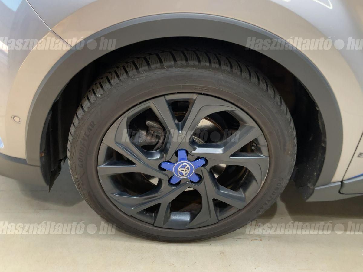 TOYOTA C-HR 1.8 Hybrid Executive LED Premium pack Leather e-CVT 3.év.Garancia./Sérmentes/Végig.Toyota-Szervíz/Bőr-Belső/JBL/Winter