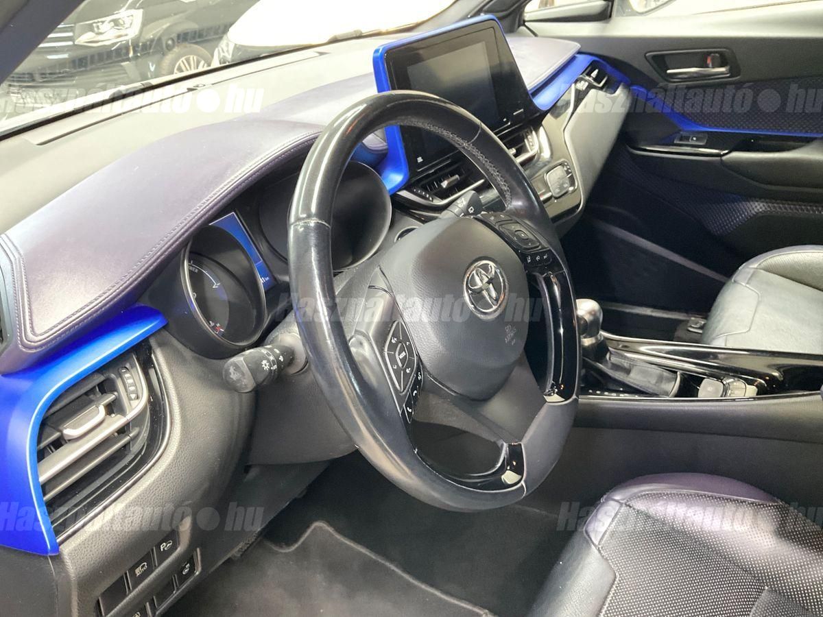 TOYOTA C-HR 1.8 Hybrid Executive LED Premium pack Leather e-CVT 3.év.Garancia./Sérmentes/Végig.Toyota-Szervíz/Bőr-Belső/JBL/Winter