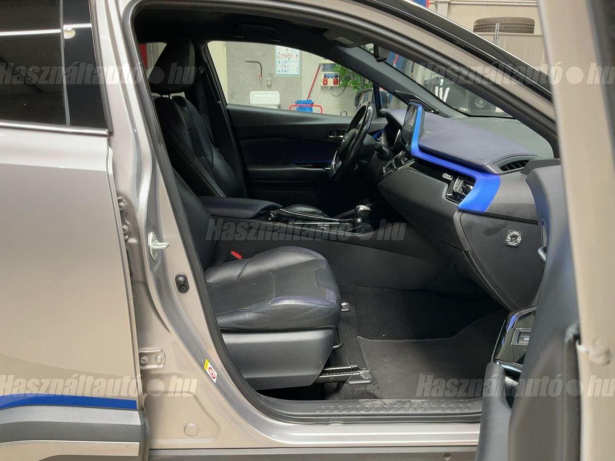 TOYOTA C-HR 1.8 Hybrid Executive LED Premium pack Leather e-CVT 3.év.Garancia./Sérmentes/Végig.Toyota-Szervíz/Bőr-Belső/JBL/Winter