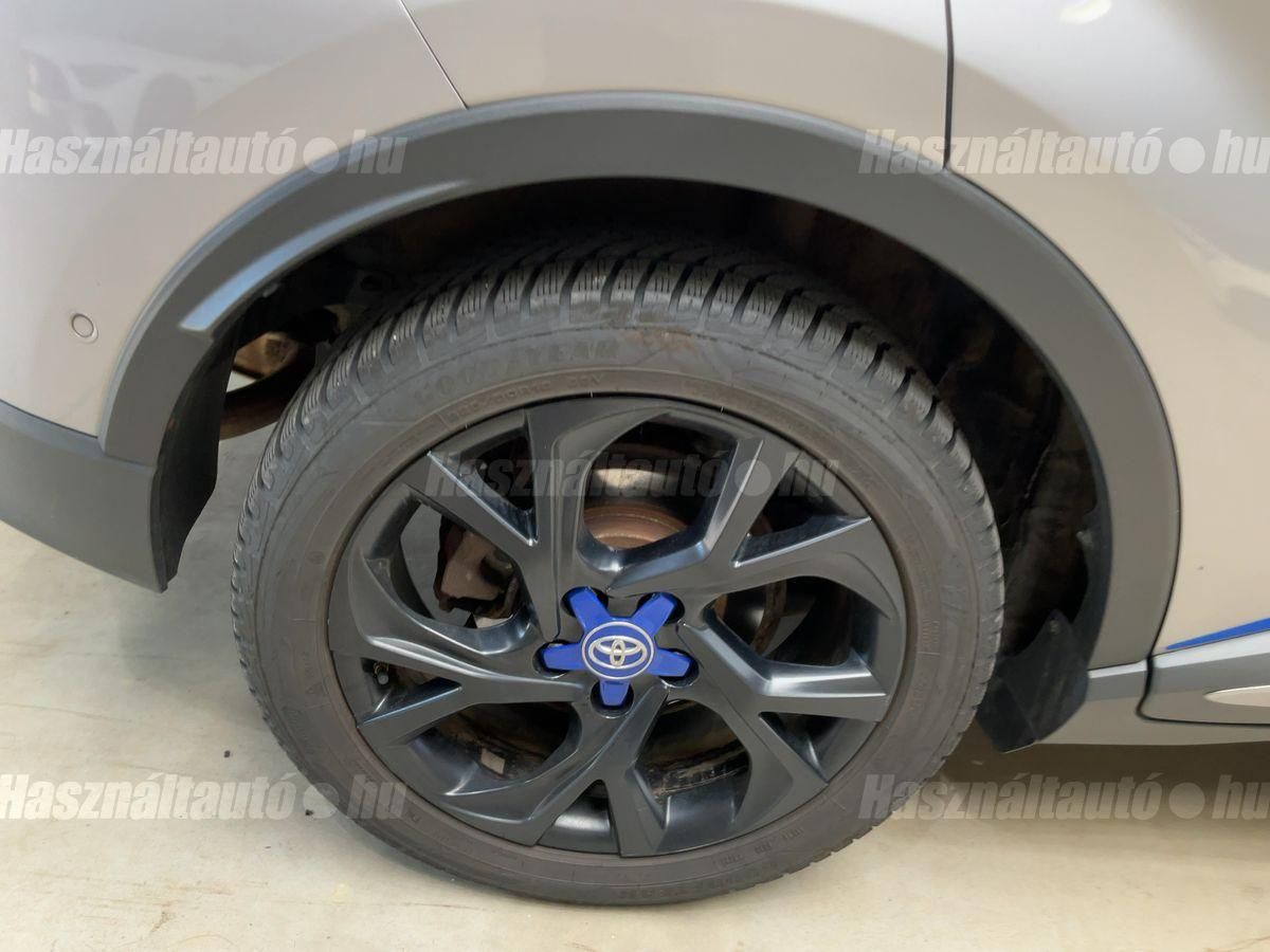 TOYOTA C-HR 1.8 Hybrid Executive LED Premium pack Leather e-CVT 3.év.Garancia./Sérmentes/Végig.Toyota-Szervíz/Bőr-Belső/JBL/Winter