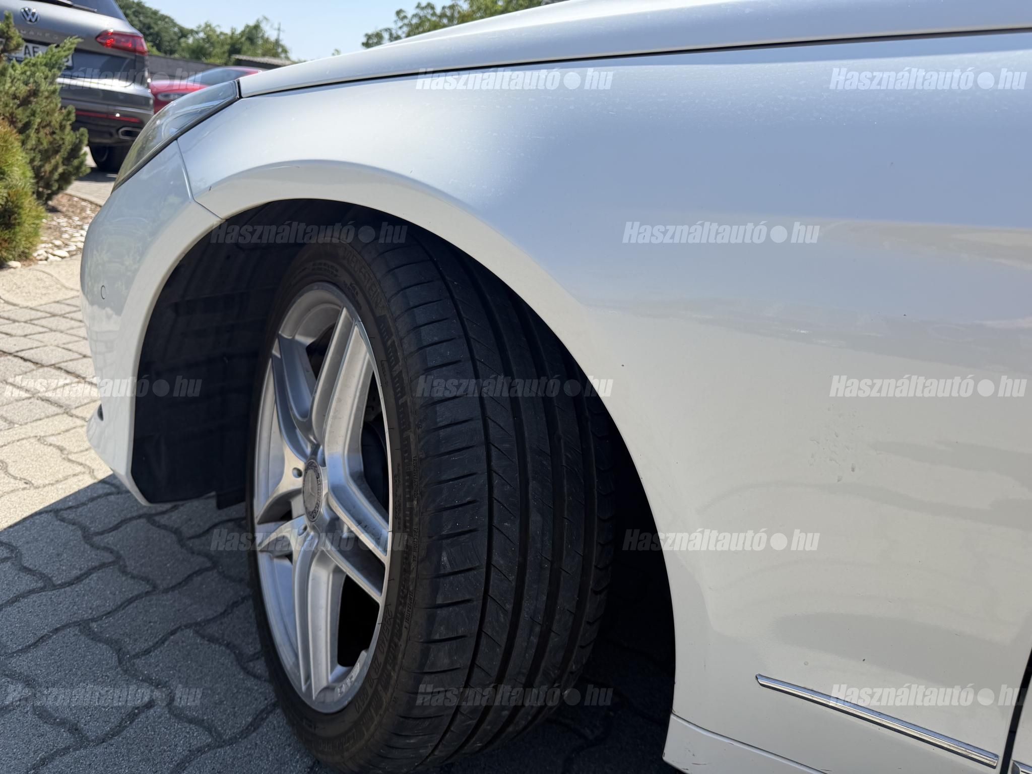 MERCEDES-BENZ E 200 CGI BlueEFFICIENCY Avantgarde 7G-TRONIC
