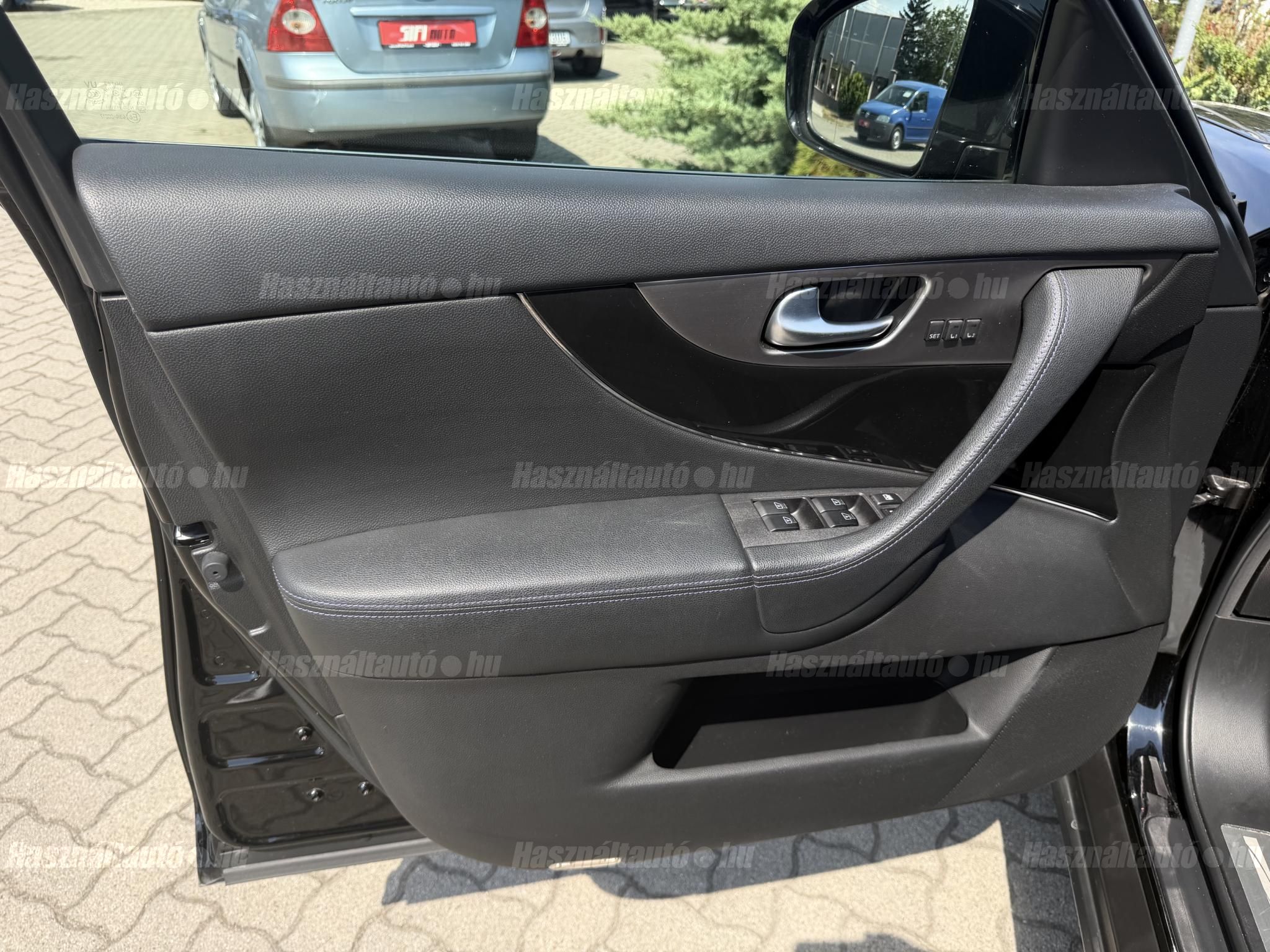 INFINITI QX70 QX70S 3.7 V6 Premium (Automata) EU6