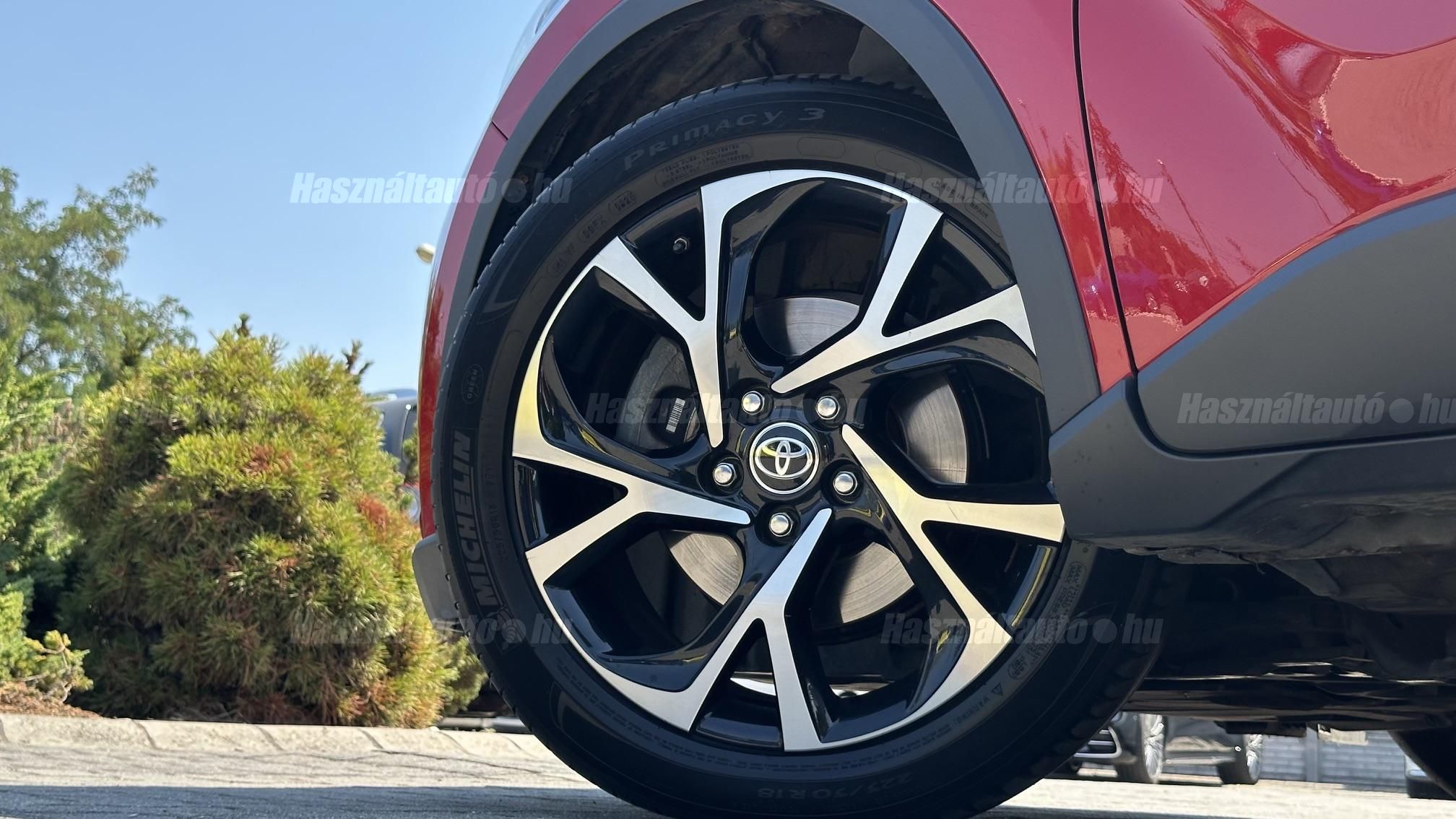 TOYOTA C-HR 1.8 Hybrid Comfort Business e-CVT