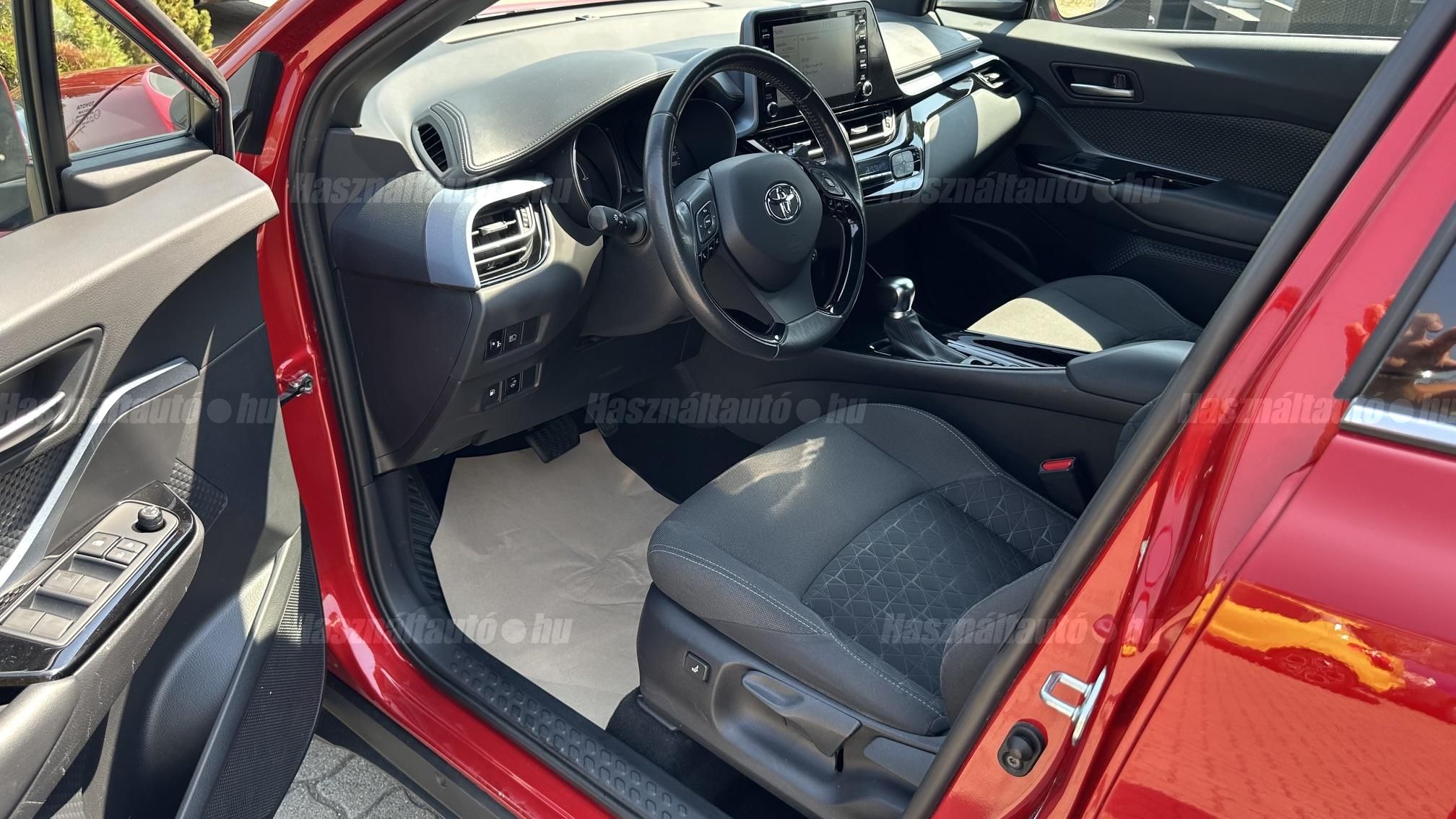 TOYOTA C-HR 1.8 Hybrid Comfort Business e-CVT