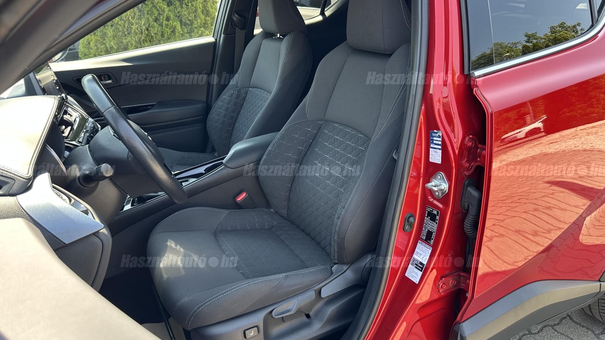 TOYOTA C-HR 1.8 Hybrid Comfort Business e-CVT
