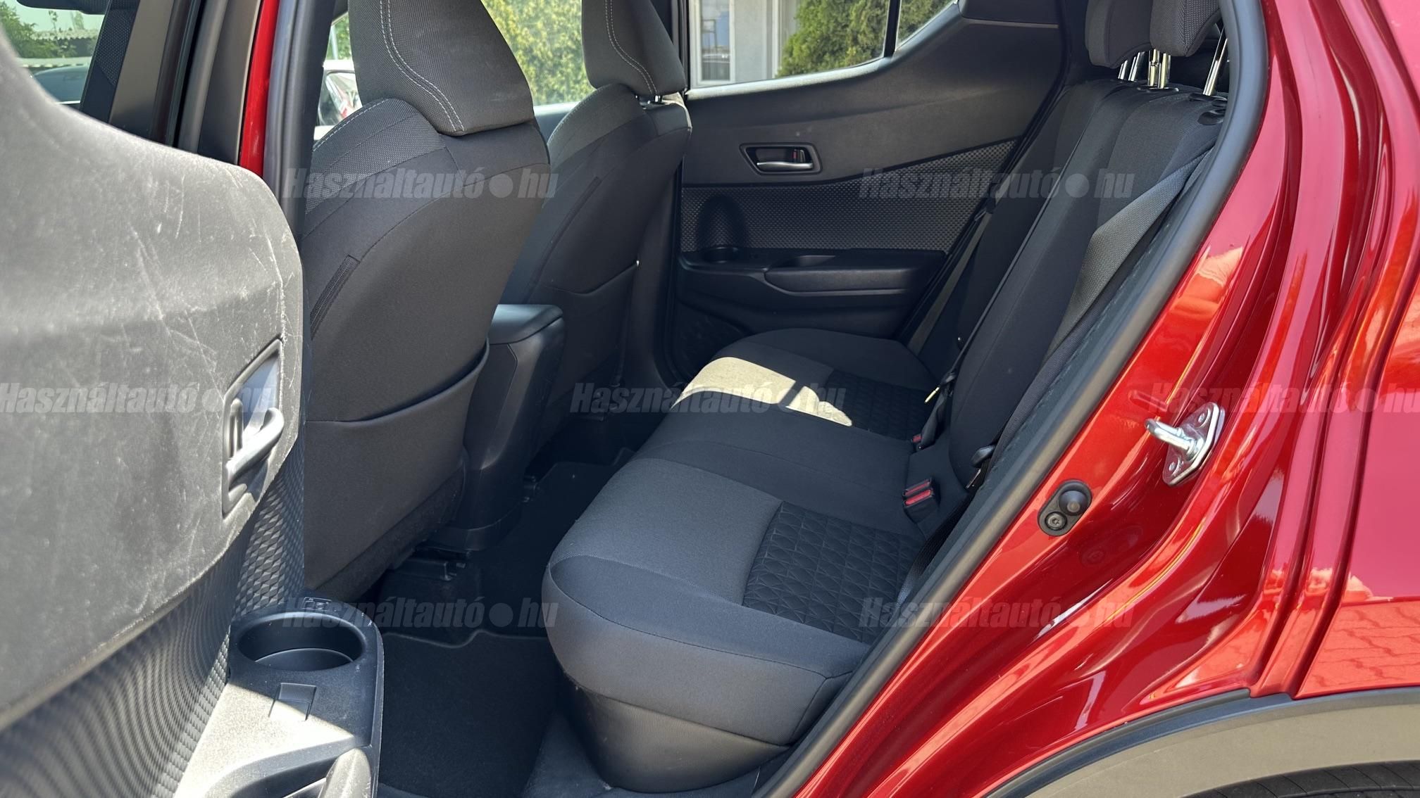 TOYOTA C-HR 1.8 Hybrid Comfort Business e-CVT