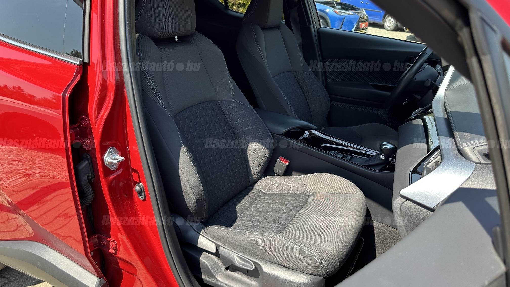 TOYOTA C-HR 1.8 Hybrid Comfort Business e-CVT
