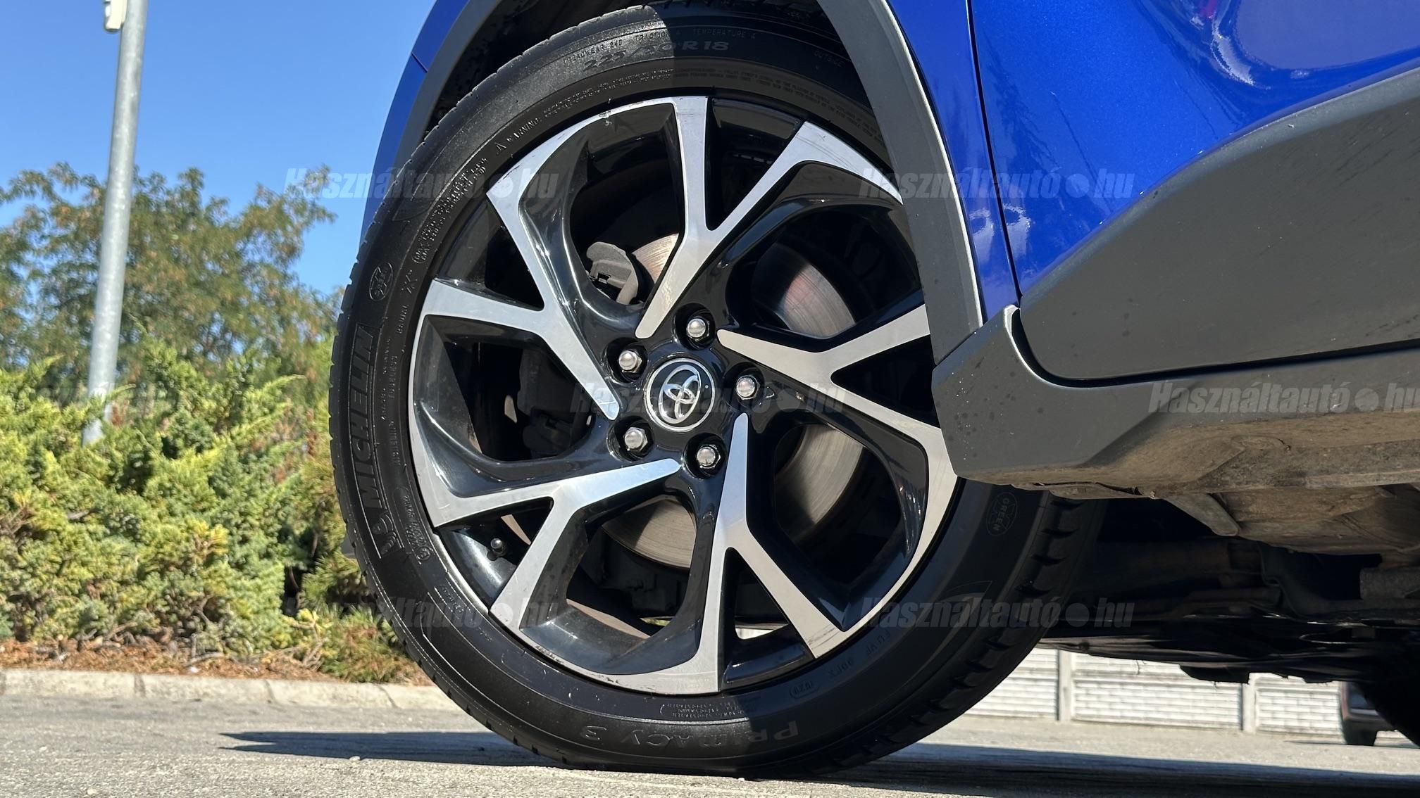 TOYOTA C-HR 1.8 Hybrid Dynamic Comfort e-CVT